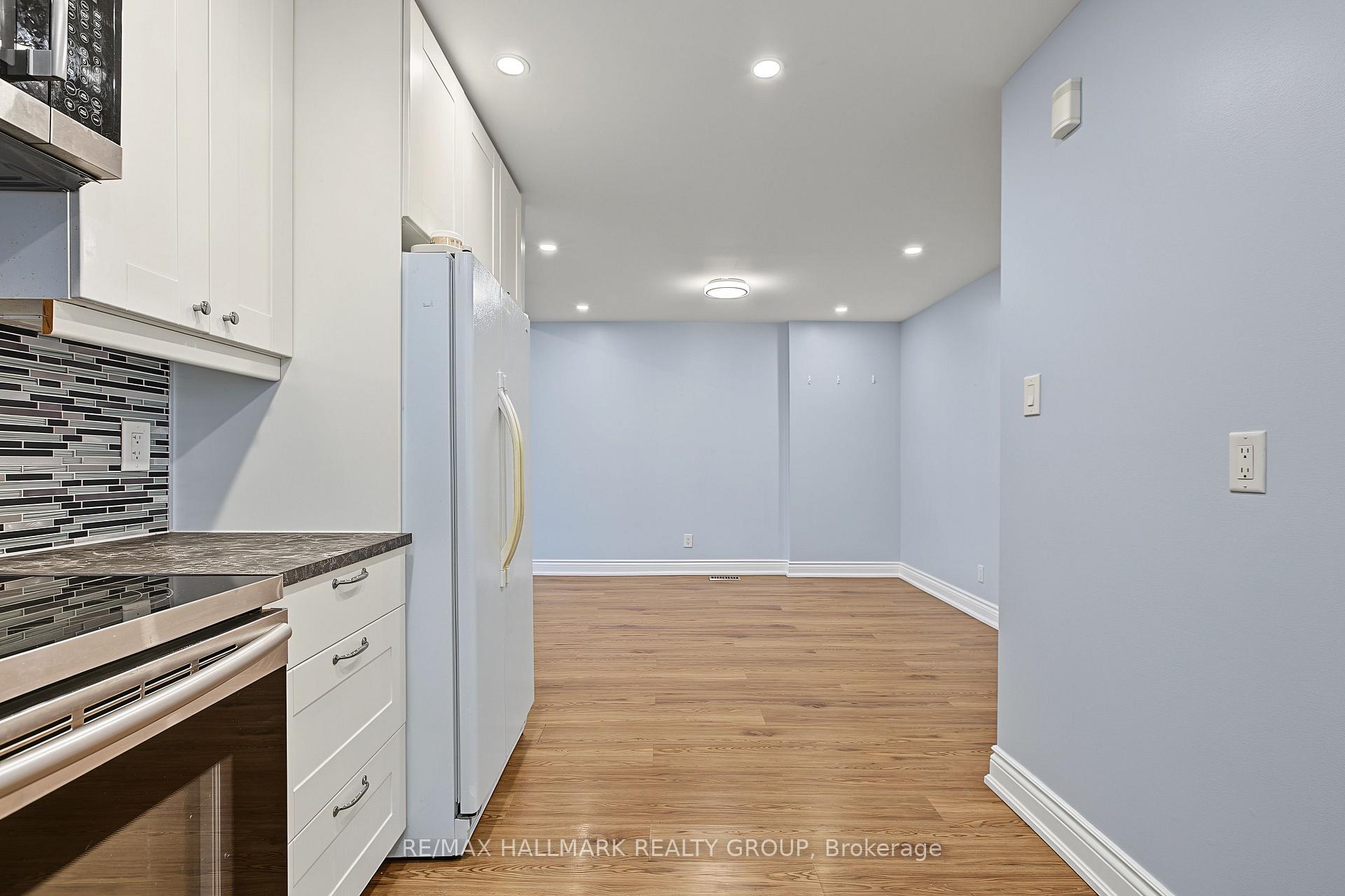 Photo 10 of Unit Unit A (upper unit), 1135 Maitland Avenue, Ottawa, Copeland Park — HOMEH