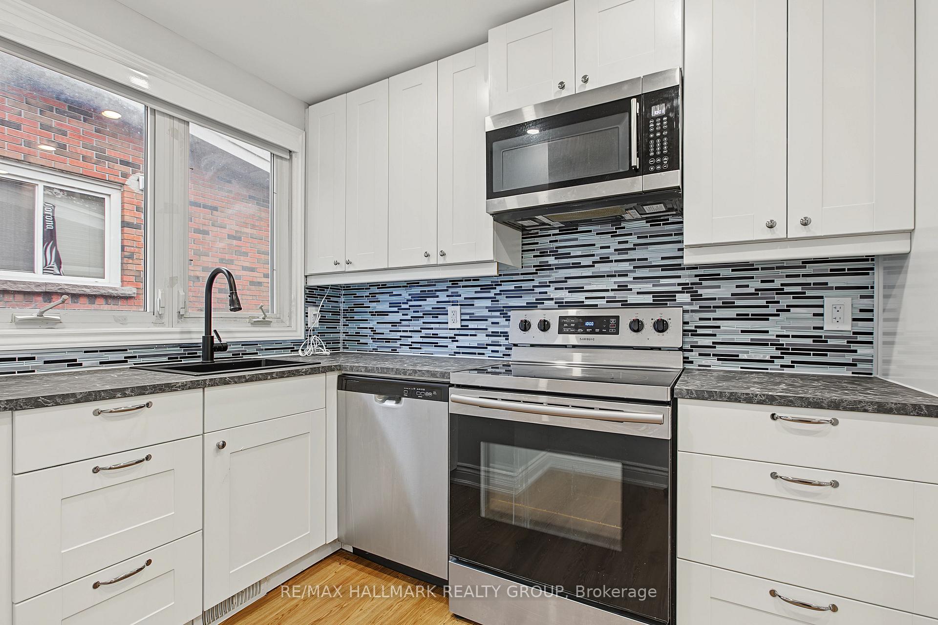 Photo 11 of Unit Unit A (upper unit), 1135 Maitland Avenue, Ottawa, Copeland Park — HOMEH
