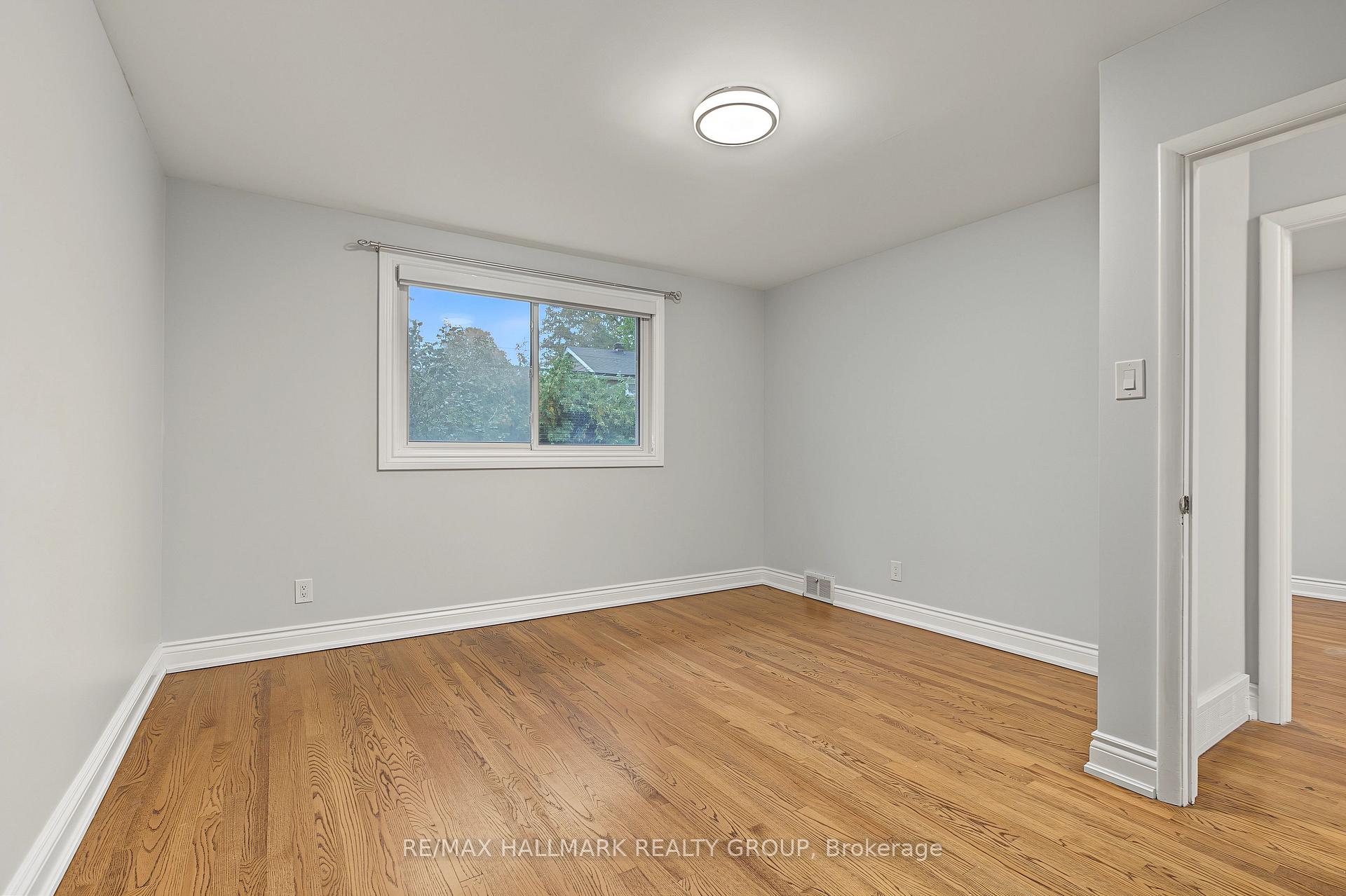 Photo 16 of Unit Unit A (upper unit), 1135 Maitland Avenue, Ottawa, Copeland Park — HOMEH