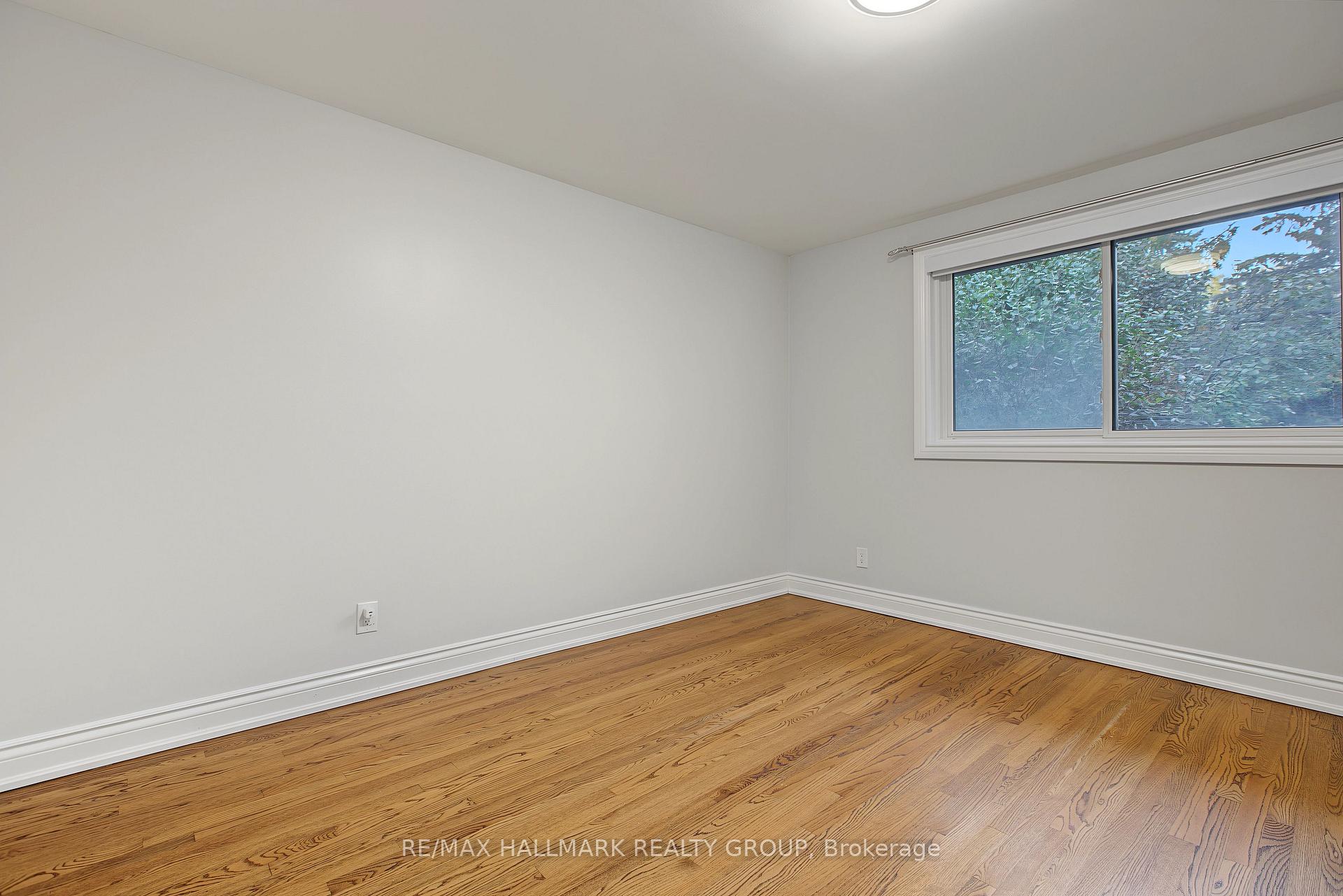 Photo 17 of Unit Unit A (upper unit), 1135 Maitland Avenue, Ottawa, Copeland Park — HOMEH