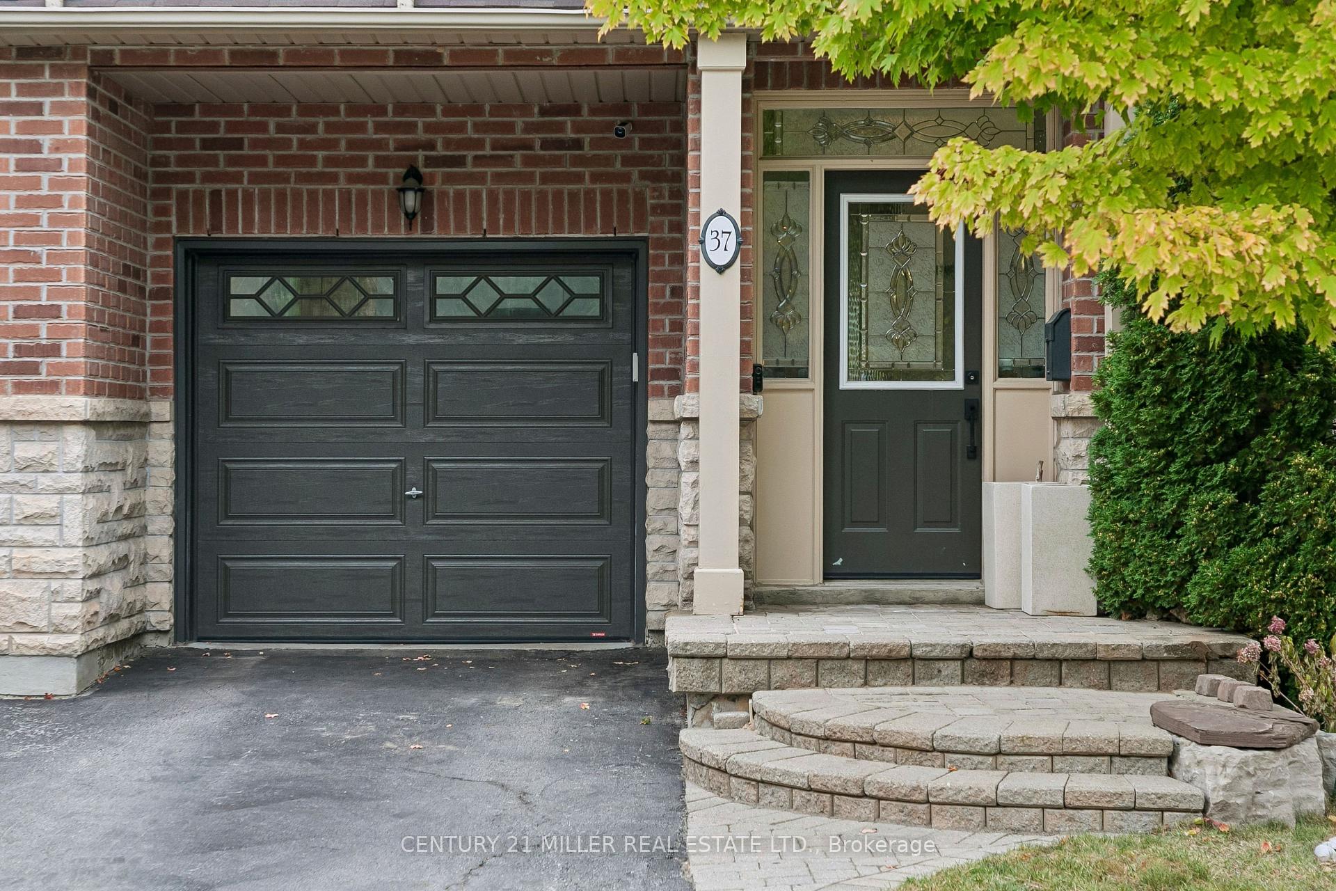 Photo 2 of Unit 37, 300 Ravineview Way, Oakville, Wedgewood Creek — HOMEH