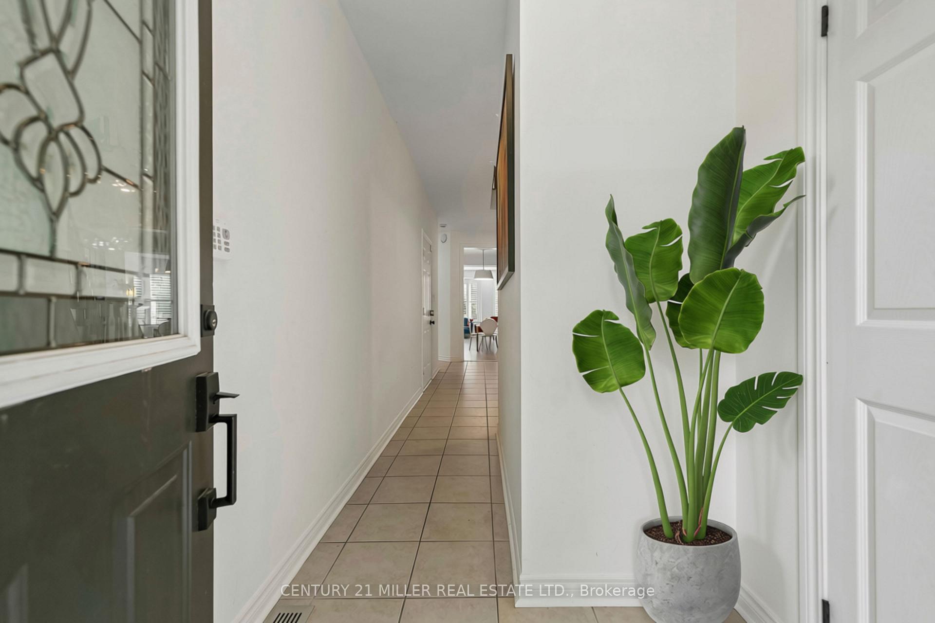 Photo 4 of Unit 37, 300 Ravineview Way, Oakville, Wedgewood Creek — HOMEH