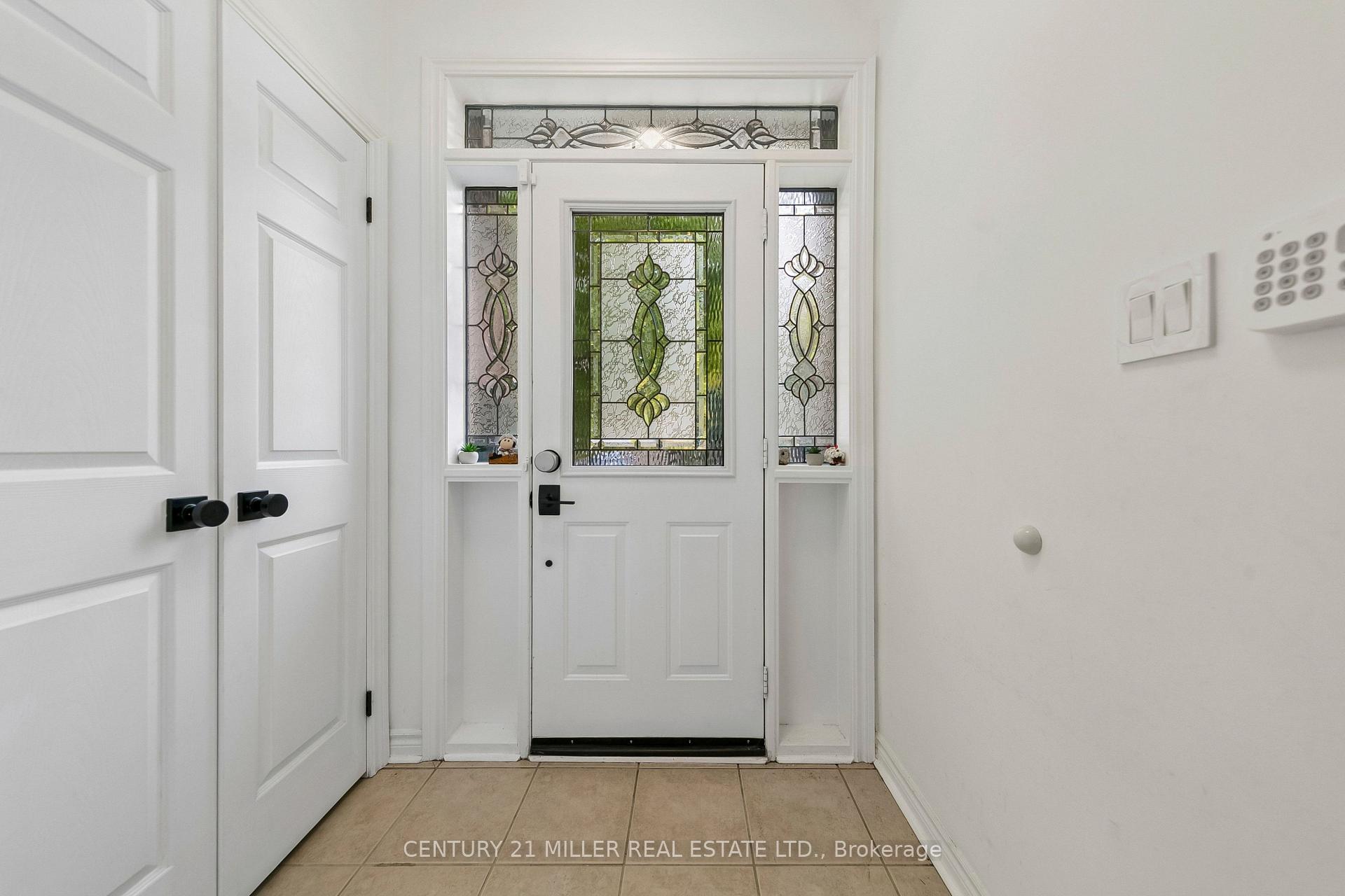 Photo 5 of Unit 37, 300 Ravineview Way, Oakville, Wedgewood Creek — HOMEH