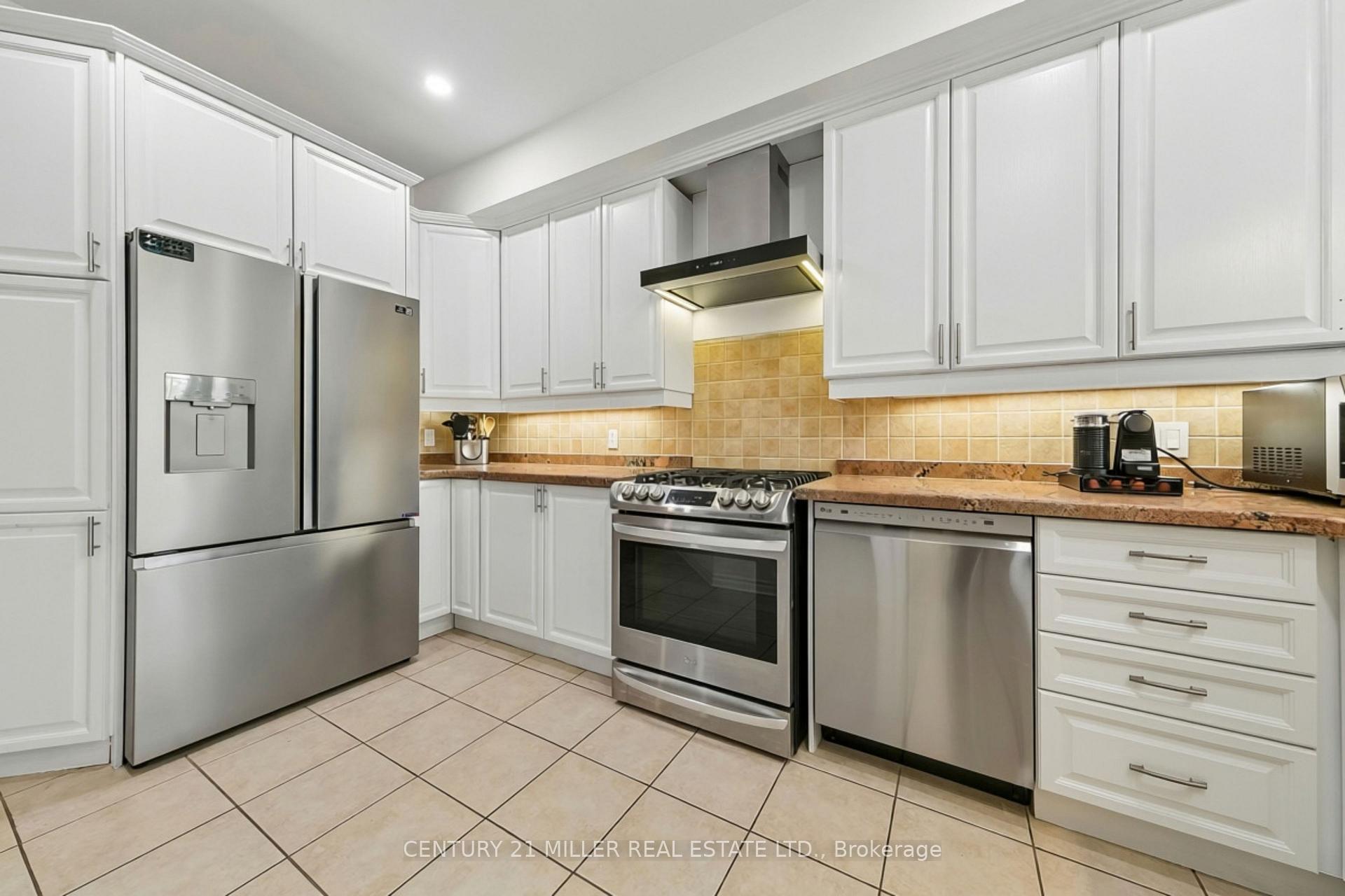Photo 10 of Unit 37, 300 Ravineview Way, Oakville, Wedgewood Creek — HOMEH