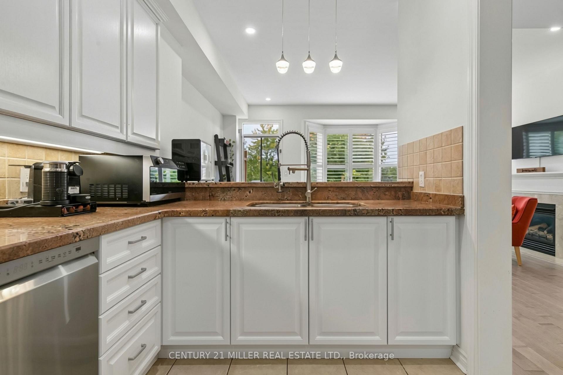 Photo 12 of Unit 37, 300 Ravineview Way, Oakville, Wedgewood Creek — HOMEH