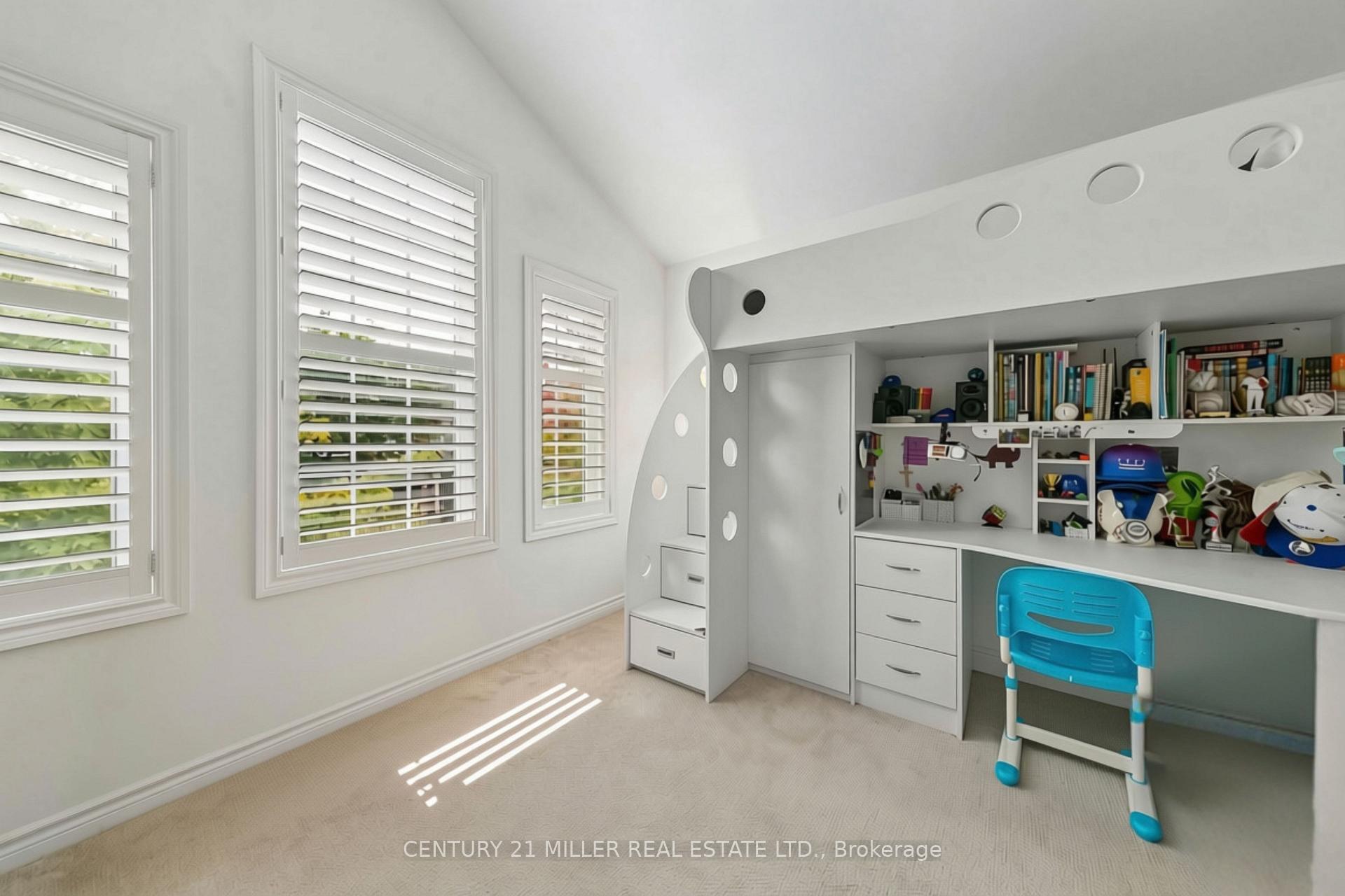 Photo 23 of Unit 37, 300 Ravineview Way, Oakville, Wedgewood Creek — HOMEH
