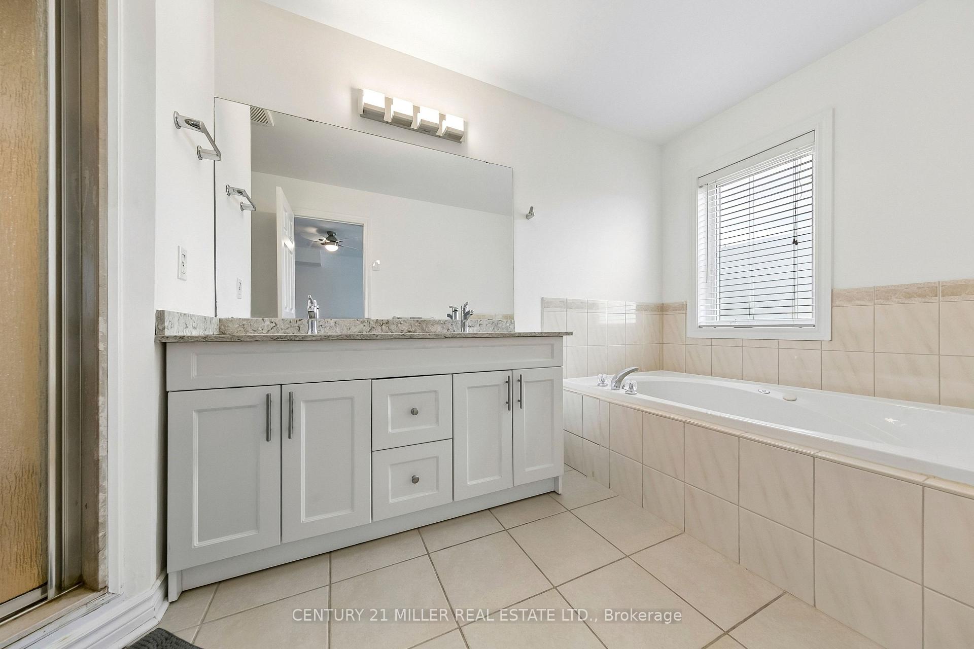 Photo 29 of Unit 37, 300 Ravineview Way, Oakville, Wedgewood Creek — HOMEH