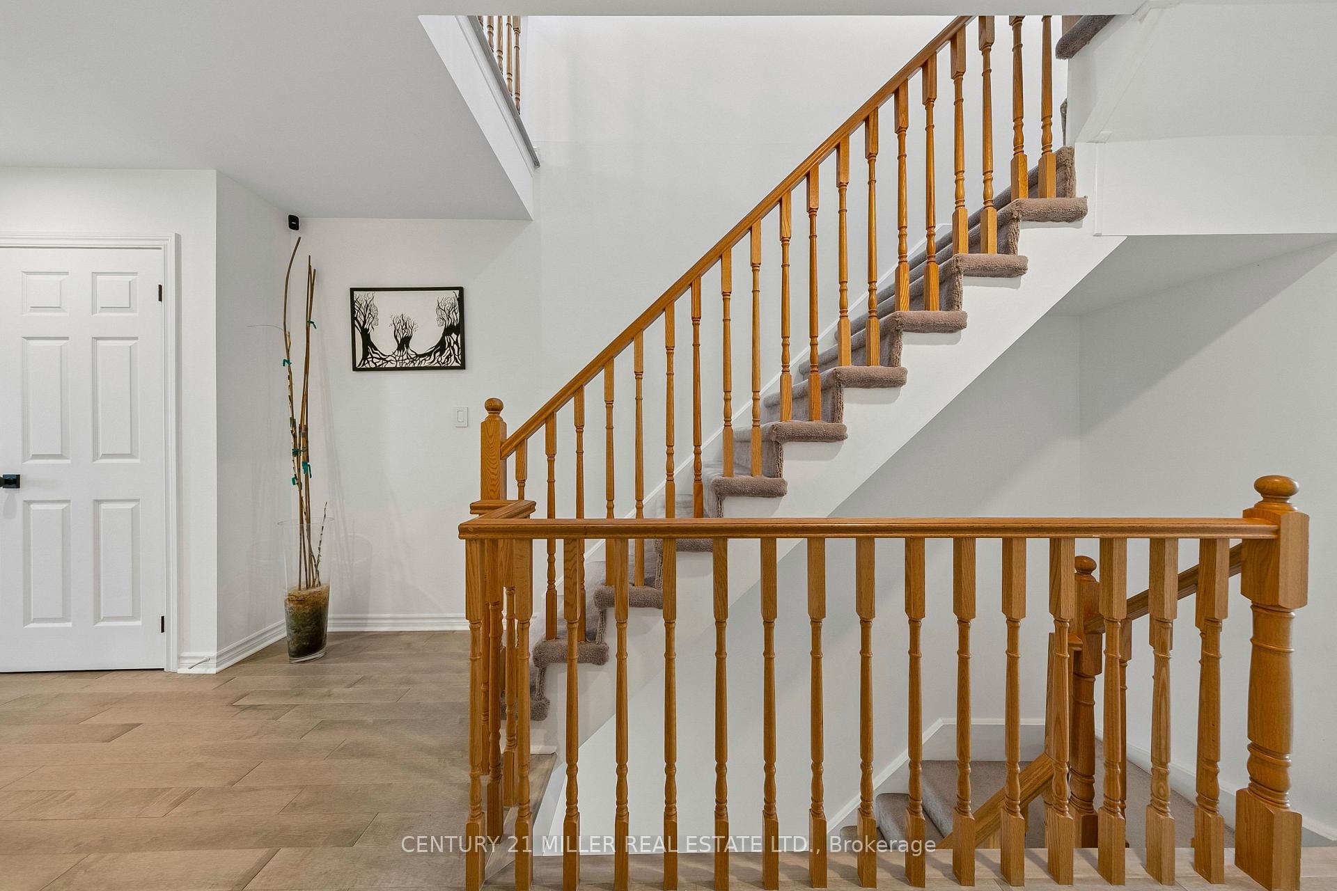 Photo 31 of Unit 37, 300 Ravineview Way, Oakville, Wedgewood Creek — HOMEH