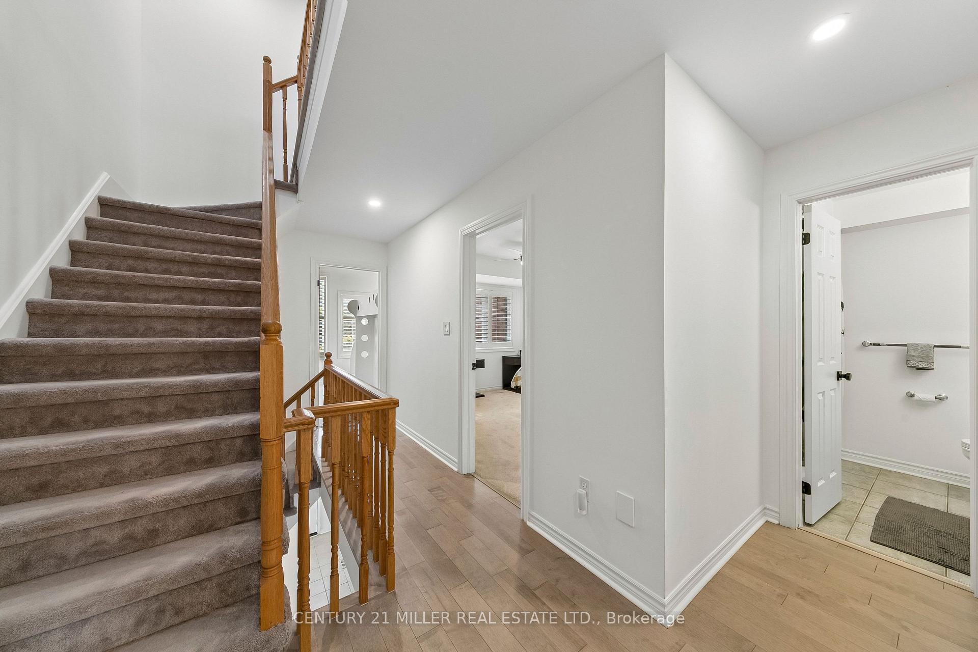 Photo 32 of Unit 37, 300 Ravineview Way, Oakville, Wedgewood Creek — HOMEH
