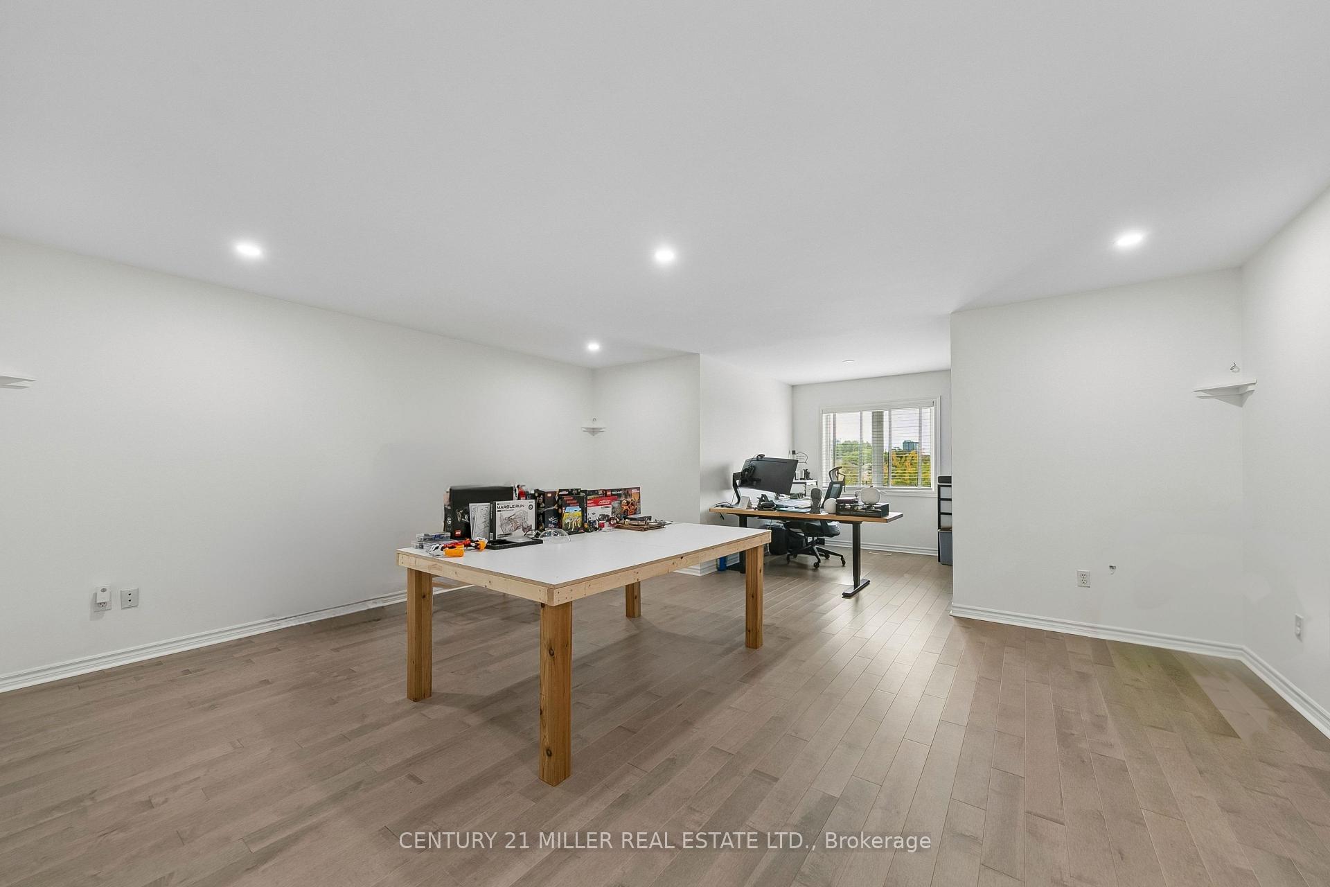 Photo 33 of Unit 37, 300 Ravineview Way, Oakville, Wedgewood Creek — HOMEH