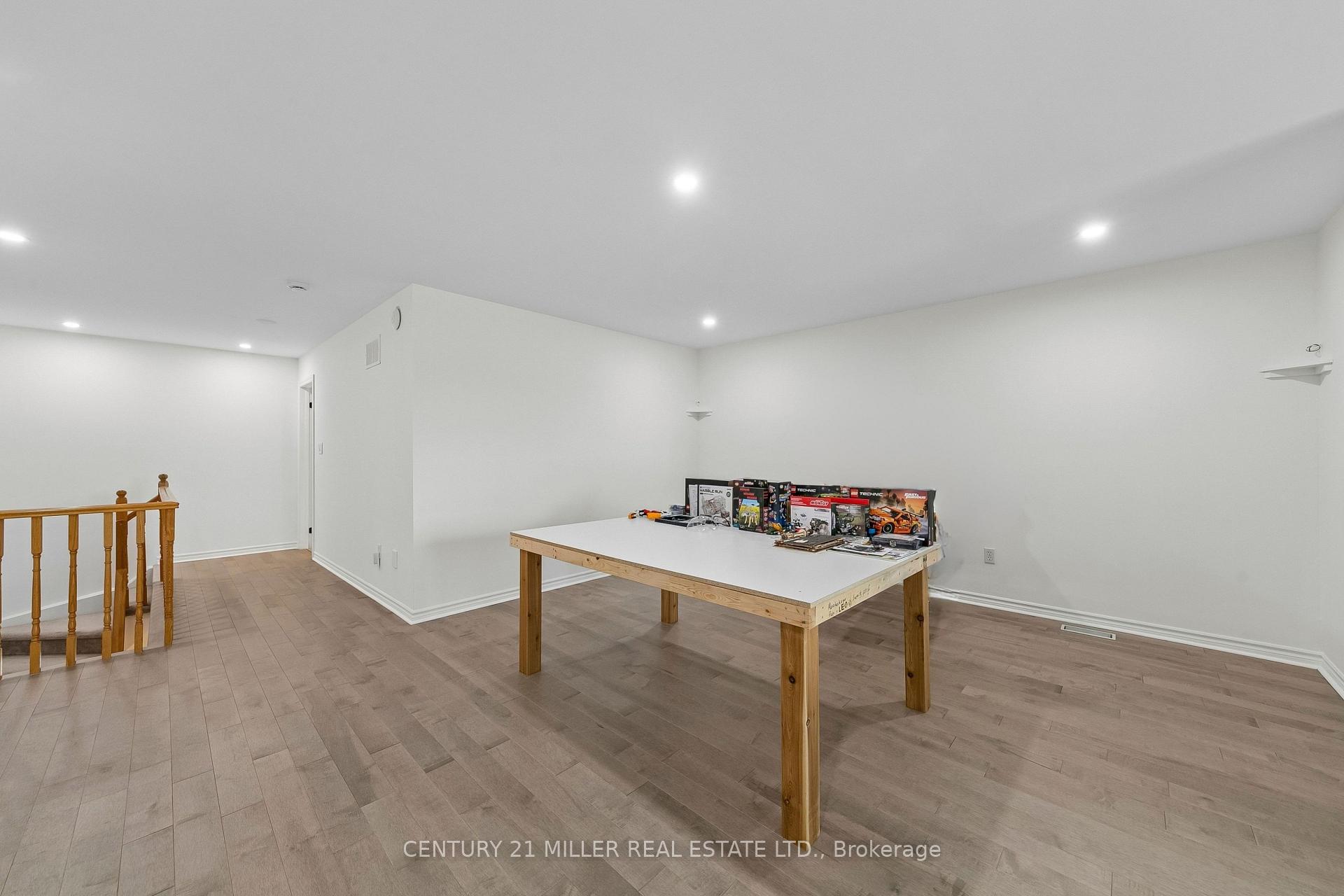 Photo 34 of Unit 37, 300 Ravineview Way, Oakville, Wedgewood Creek — HOMEH