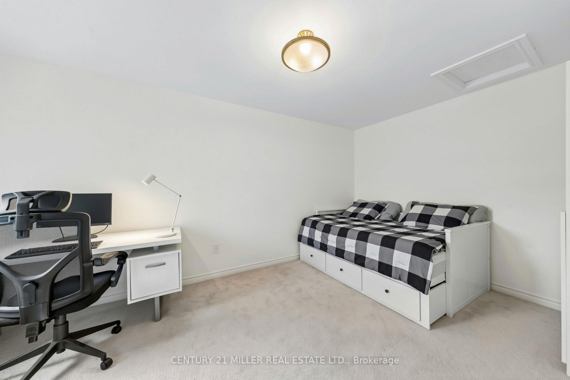 Photo 35 of Unit 37, 300 Ravineview Way, Oakville, Wedgewood Creek — HOMEH