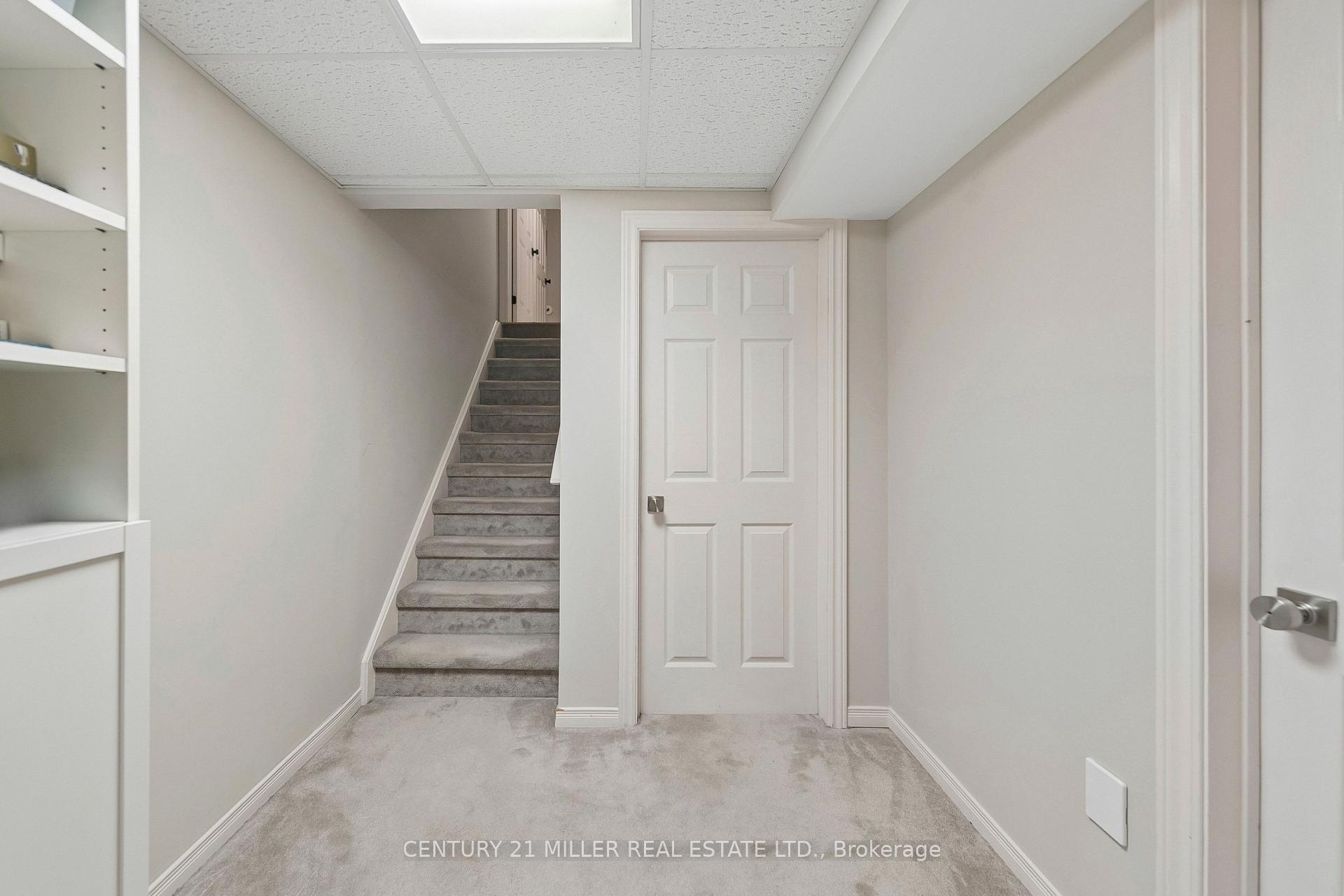 Photo 37 of Unit 37, 300 Ravineview Way, Oakville, Wedgewood Creek — HOMEH