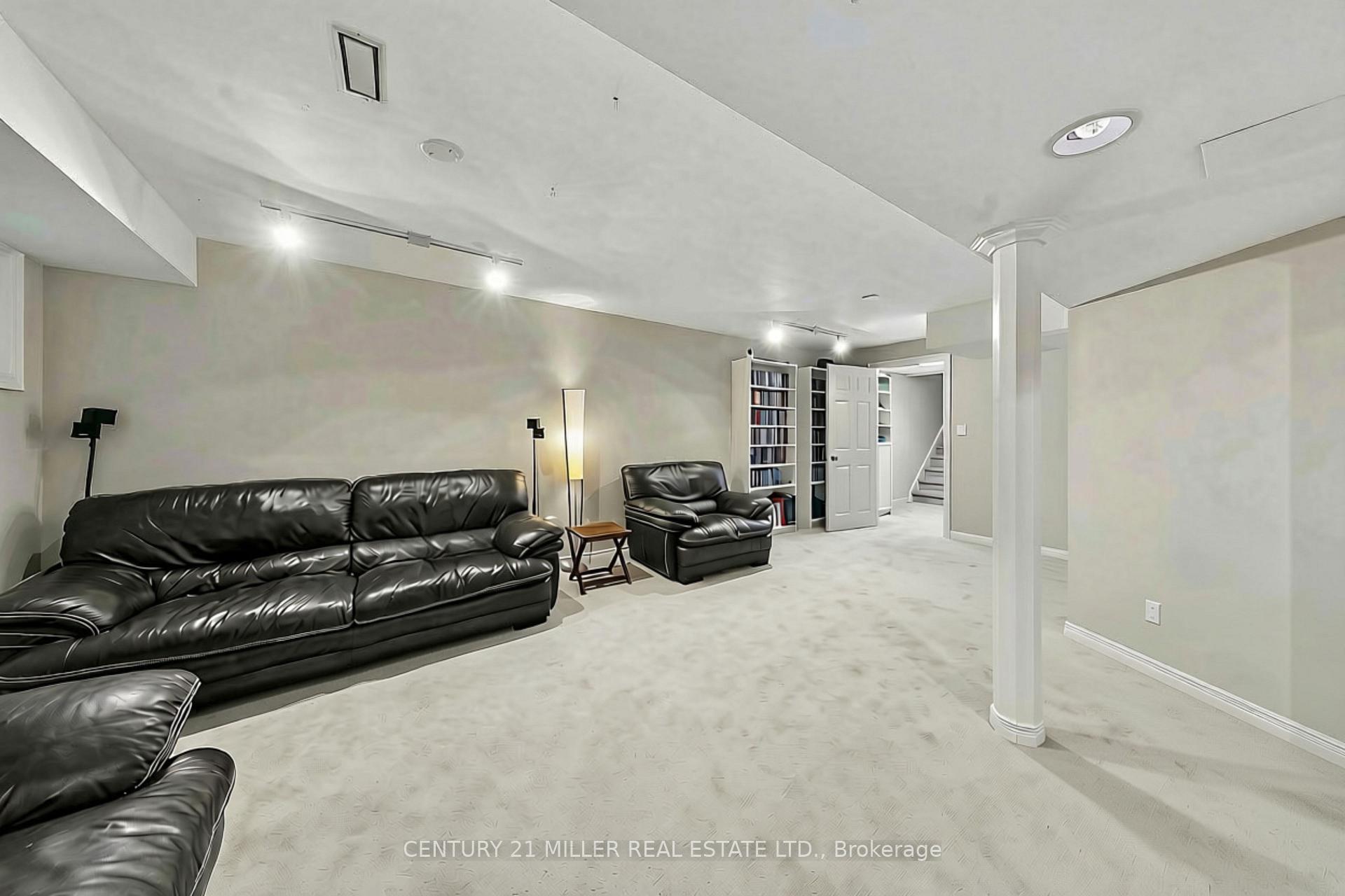 Photo 39 of Unit 37, 300 Ravineview Way, Oakville, Wedgewood Creek — HOMEH