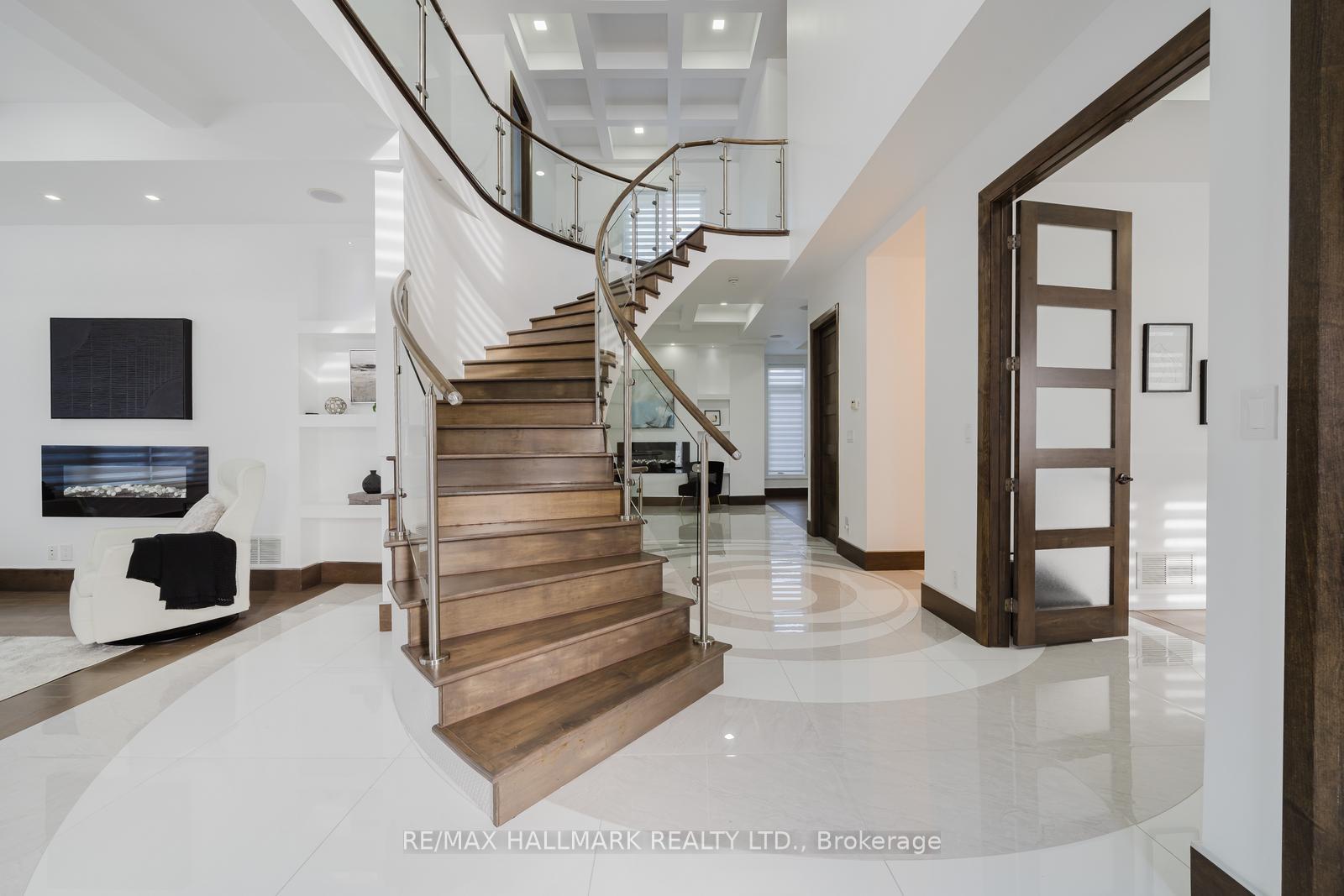 Photo 8 of 26 Lancer Drive, Vaughan, Maple — HOMEH