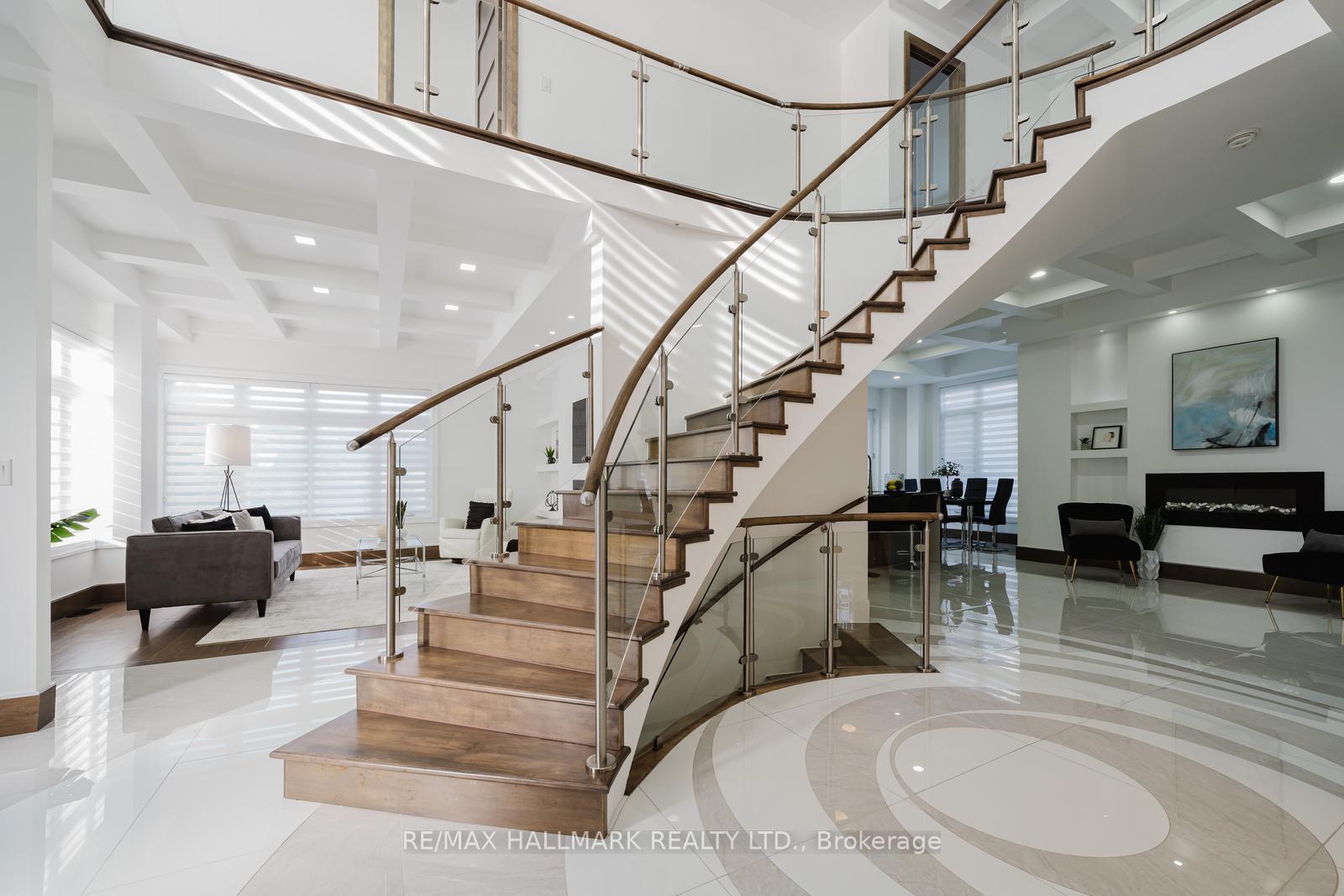 Photo 9 of 26 Lancer Drive, Vaughan, Maple — HOMEH