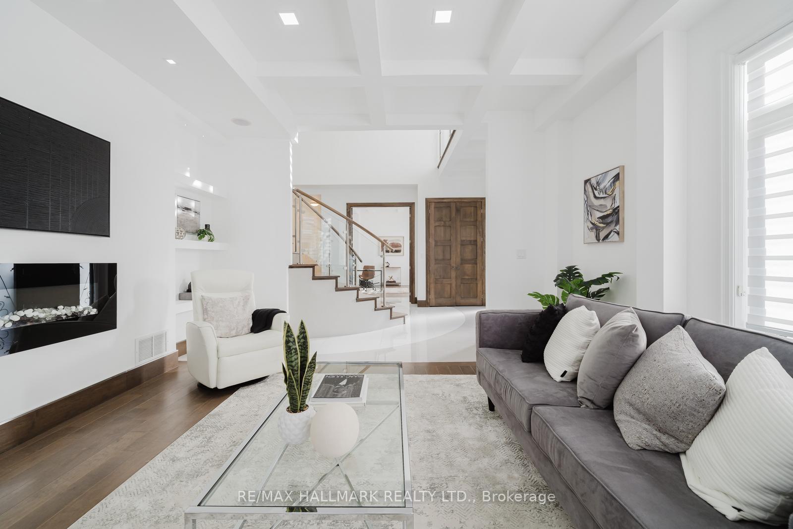 Photo 12 of 26 Lancer Drive, Vaughan, Maple — HOMEH