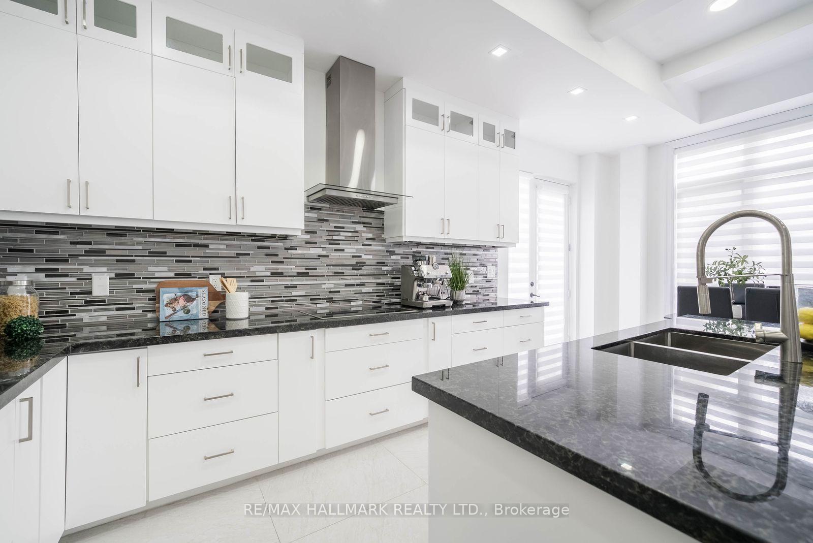 Photo 21 of 26 Lancer Drive, Vaughan, Maple — HOMEH