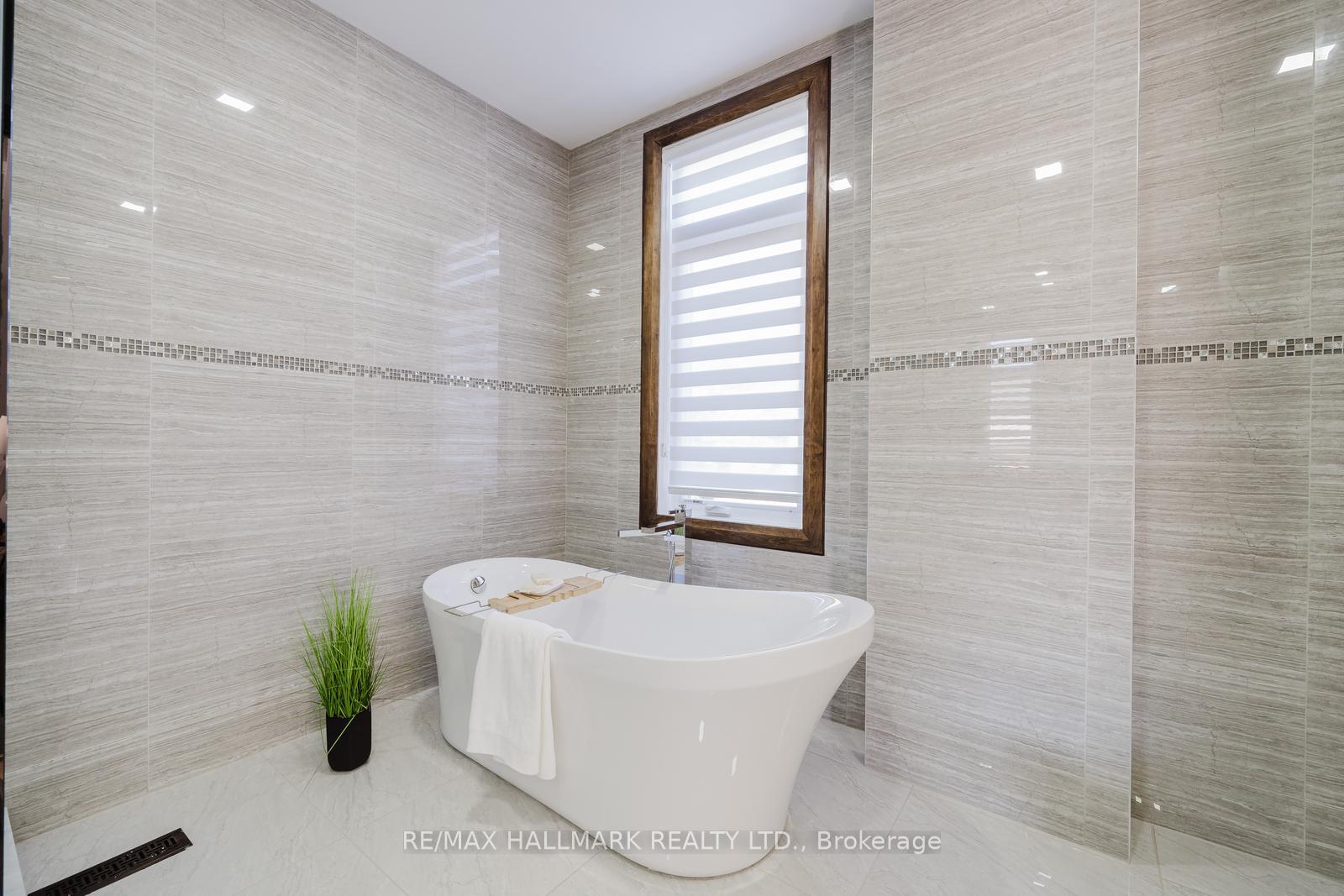Photo 35 of 26 Lancer Drive, Vaughan, Maple — HOMEH