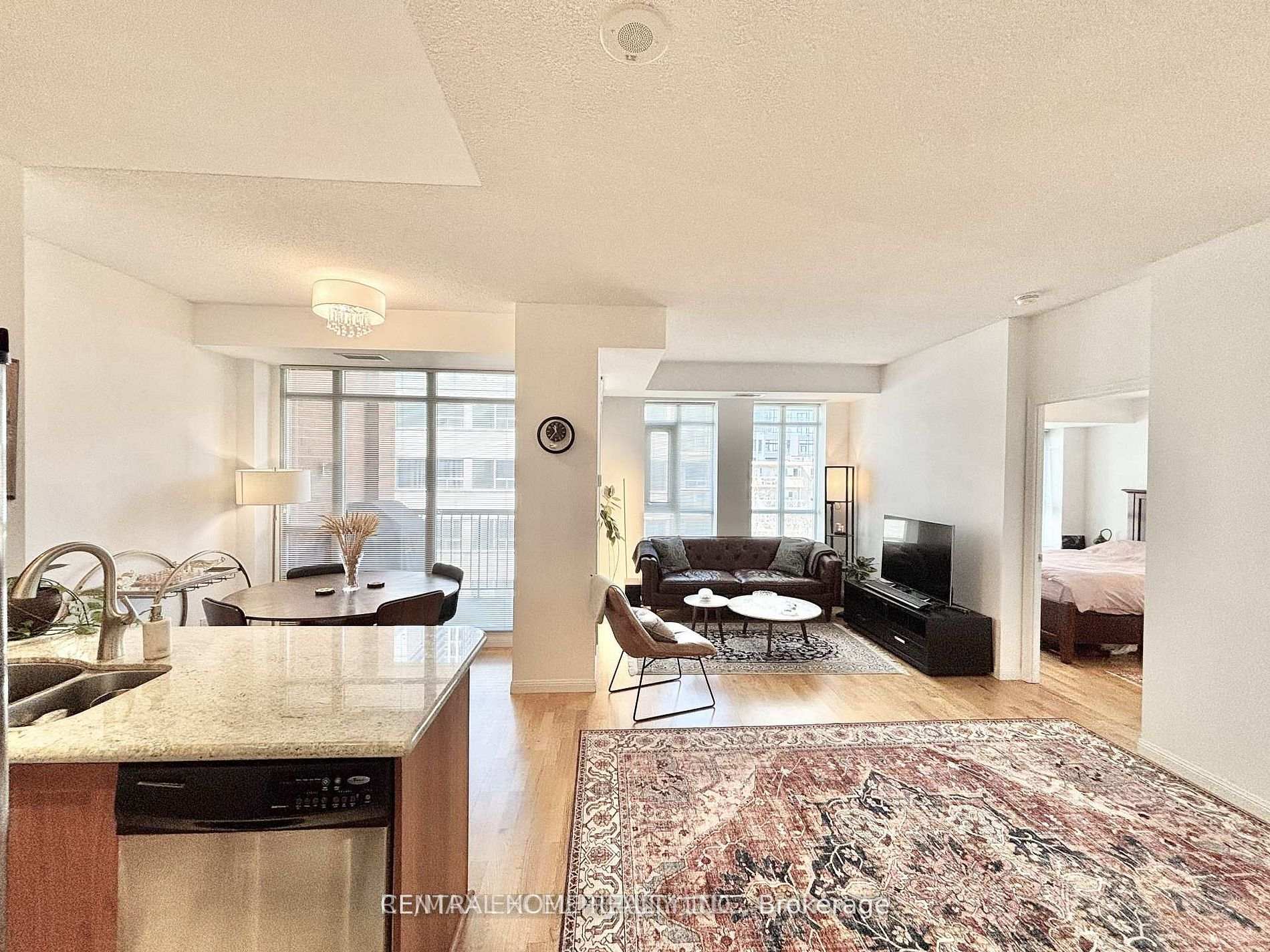 Photo 3 of Unit 426, 900 Mount Pleasant Road, Toronto, Mount Pleasant West — HOMEH