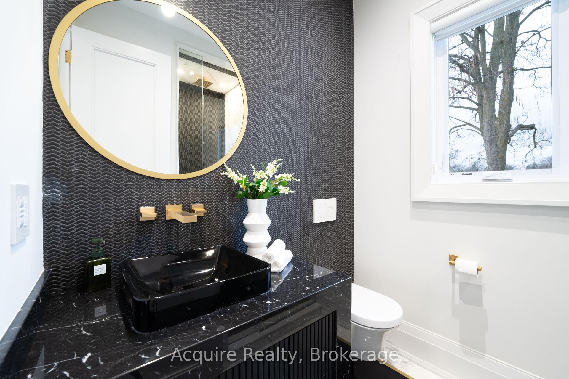 Photo 24 of 55 Leacroft Crescent, North York, Banbury-Don Mills — HOMEH