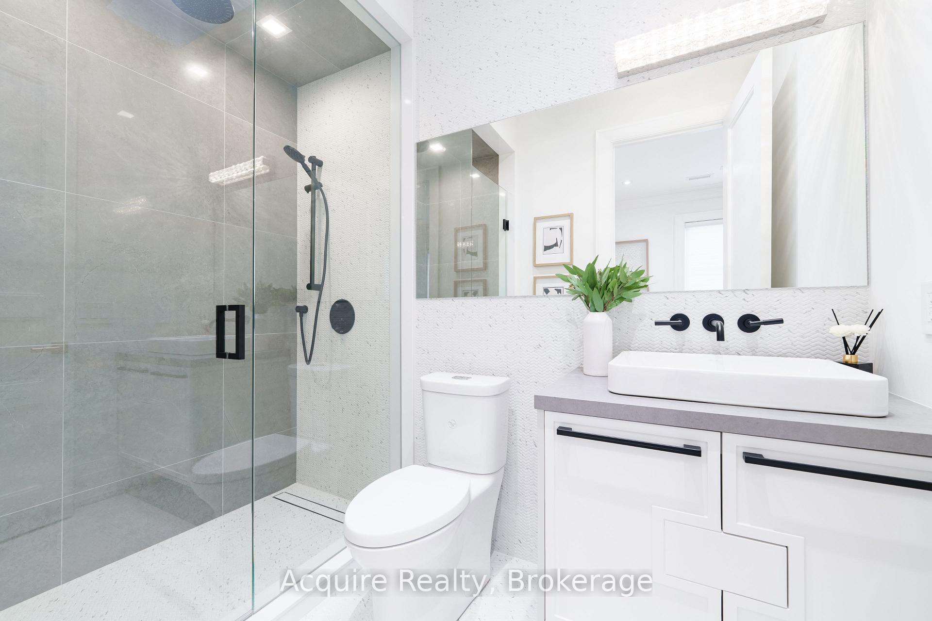 Photo 28 of 55 Leacroft Crescent, North York, Banbury-Don Mills — HOMEH