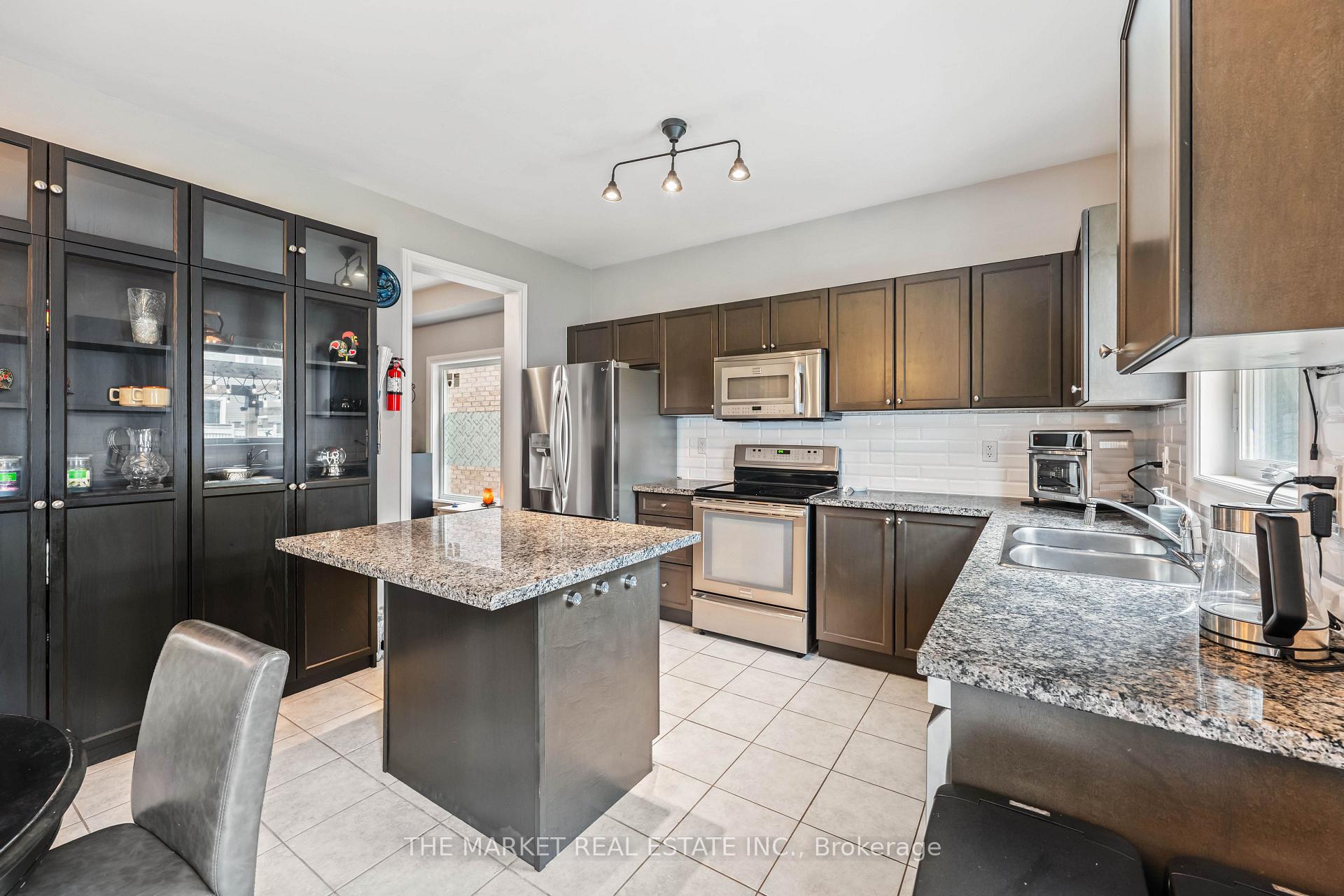 Photo 13 of 877 O'Reilly Crescent, Shelburne — HOMEH