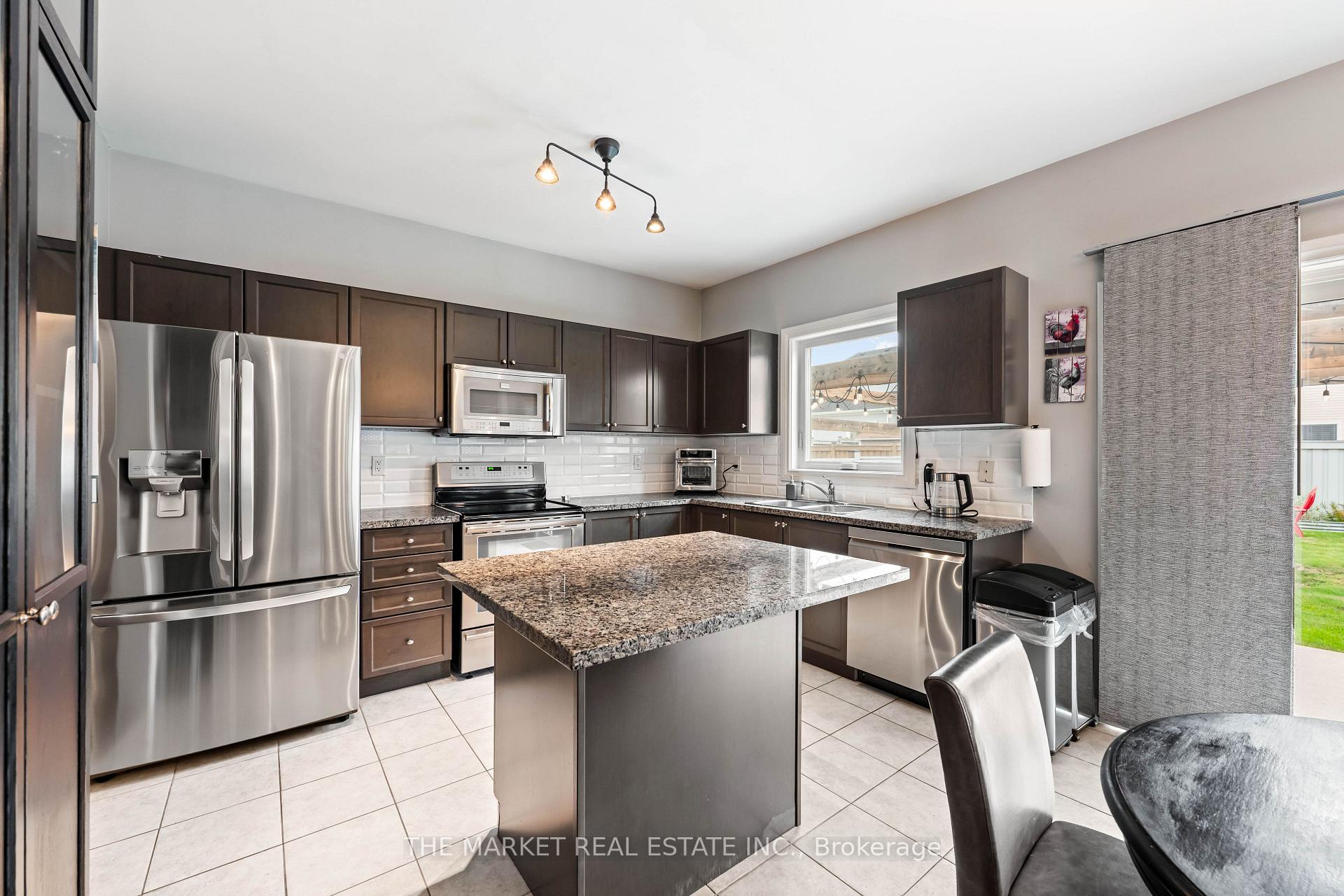 Photo 14 of 877 O'Reilly Crescent, Shelburne — HOMEH