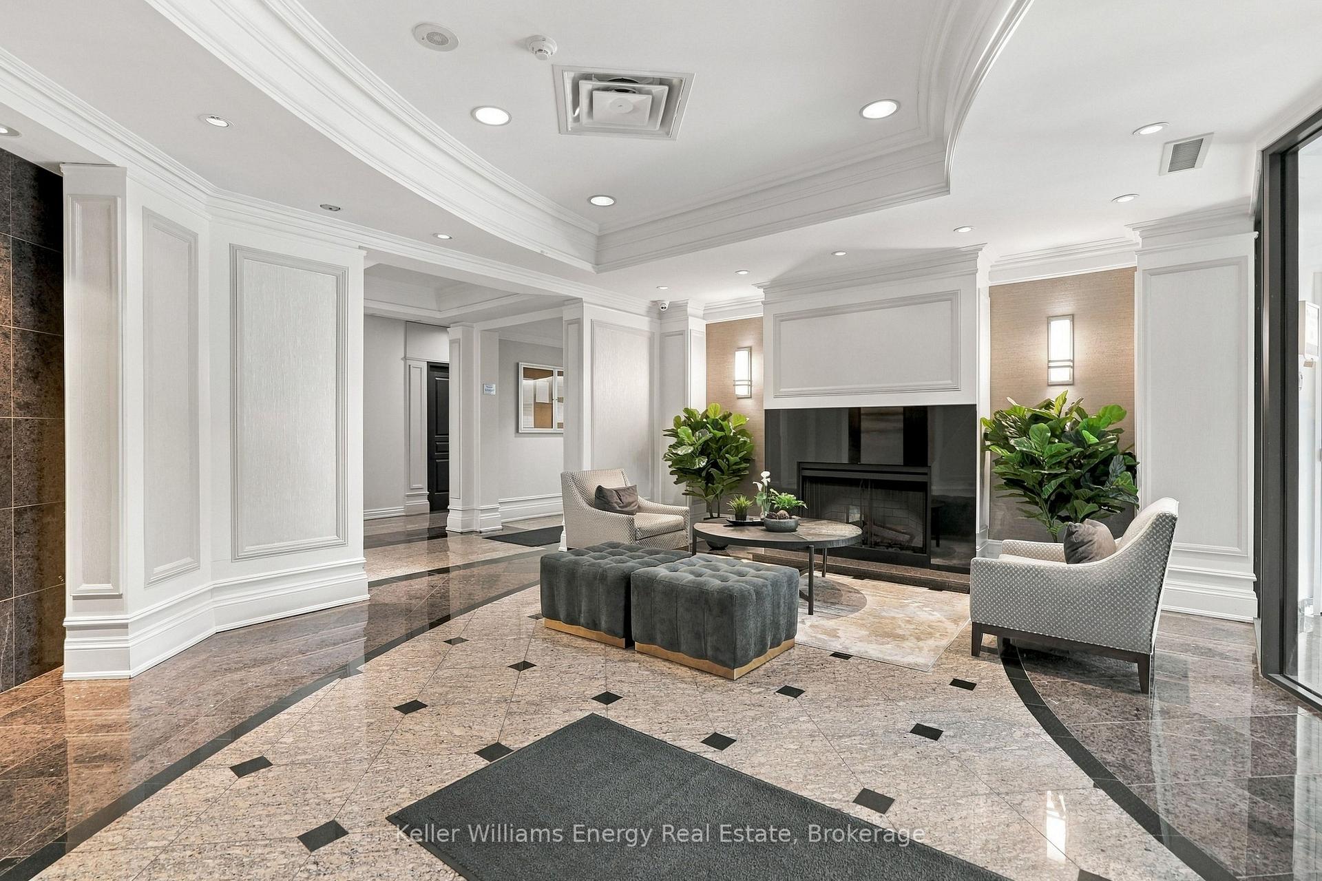Photo 3 of Unit 402, 16 Dallimore Circle, North York, Banbury-Don Mills — HOMEH