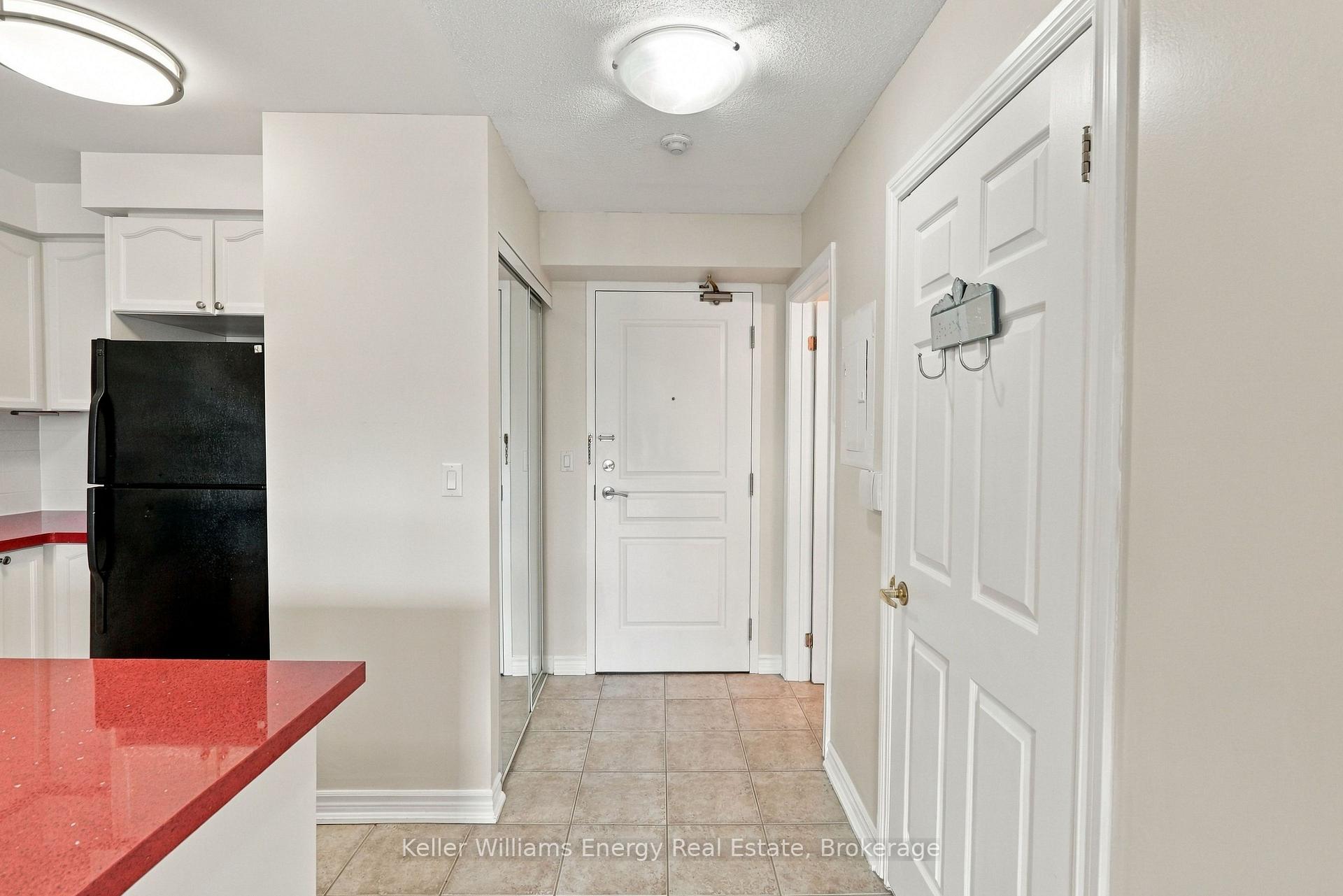 Photo 4 of Unit 402, 16 Dallimore Circle, North York, Banbury-Don Mills — HOMEH