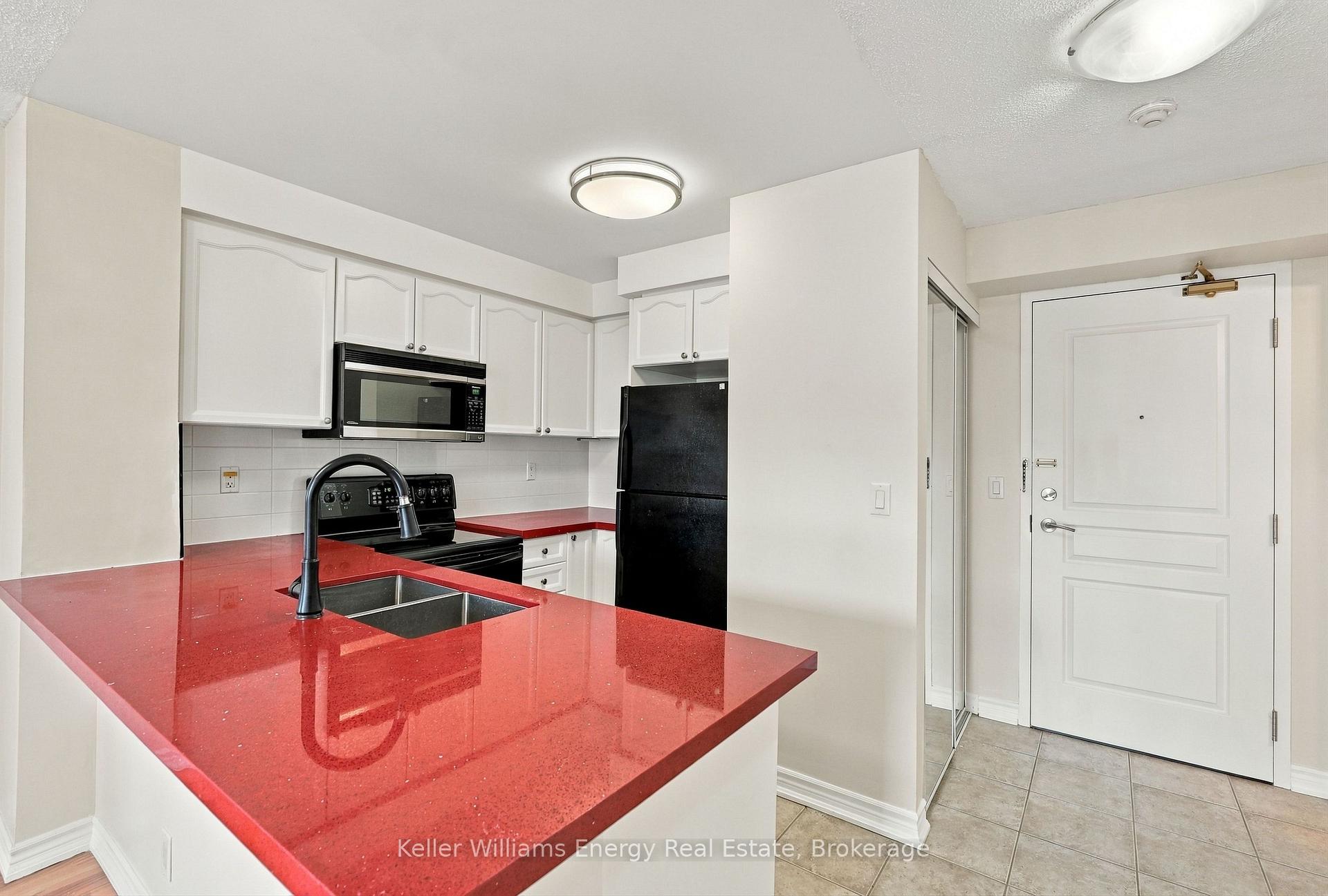 Photo 5 of Unit 402, 16 Dallimore Circle, North York, Banbury-Don Mills — HOMEH