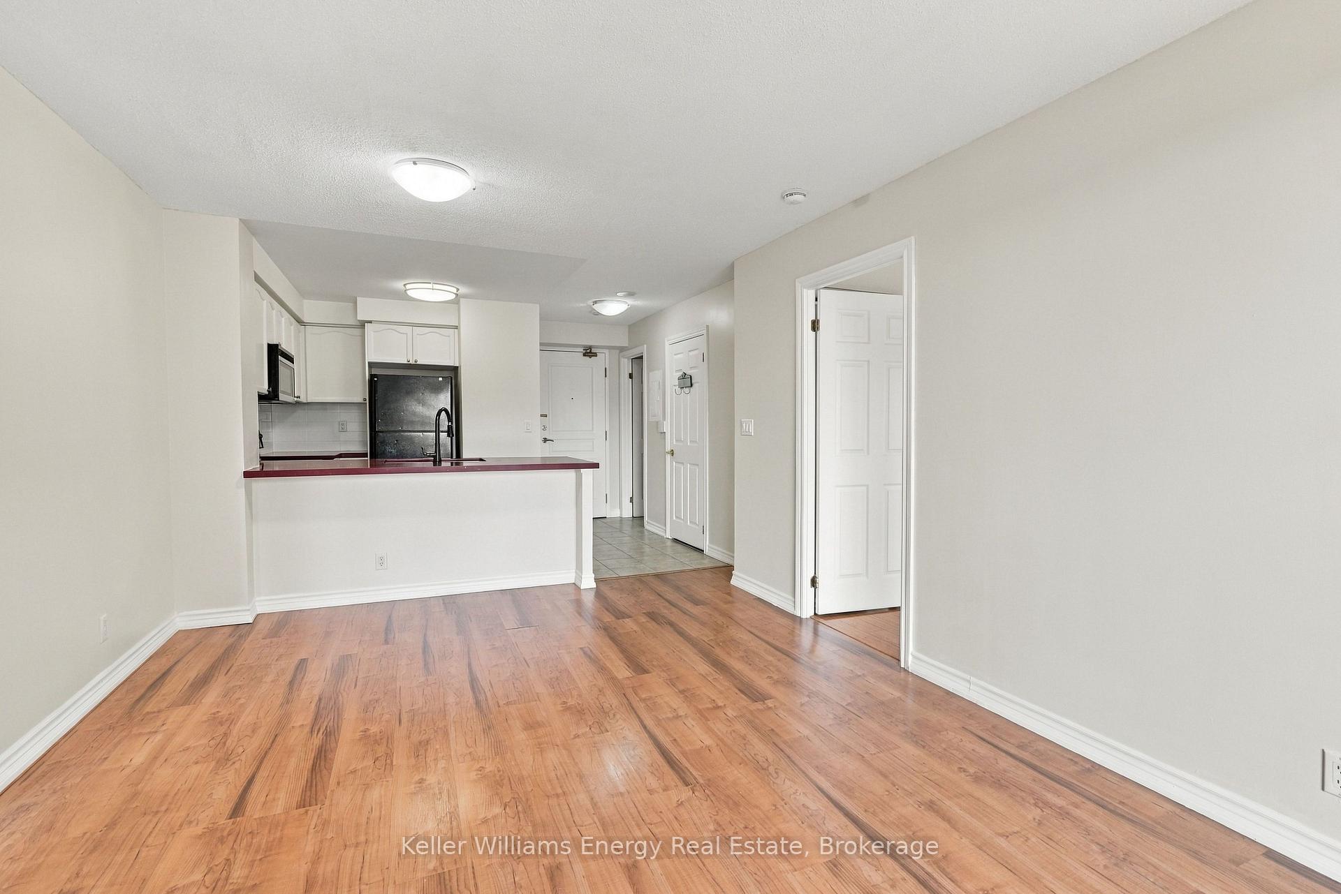 Photo 7 of Unit 402, 16 Dallimore Circle, North York, Banbury-Don Mills — HOMEH