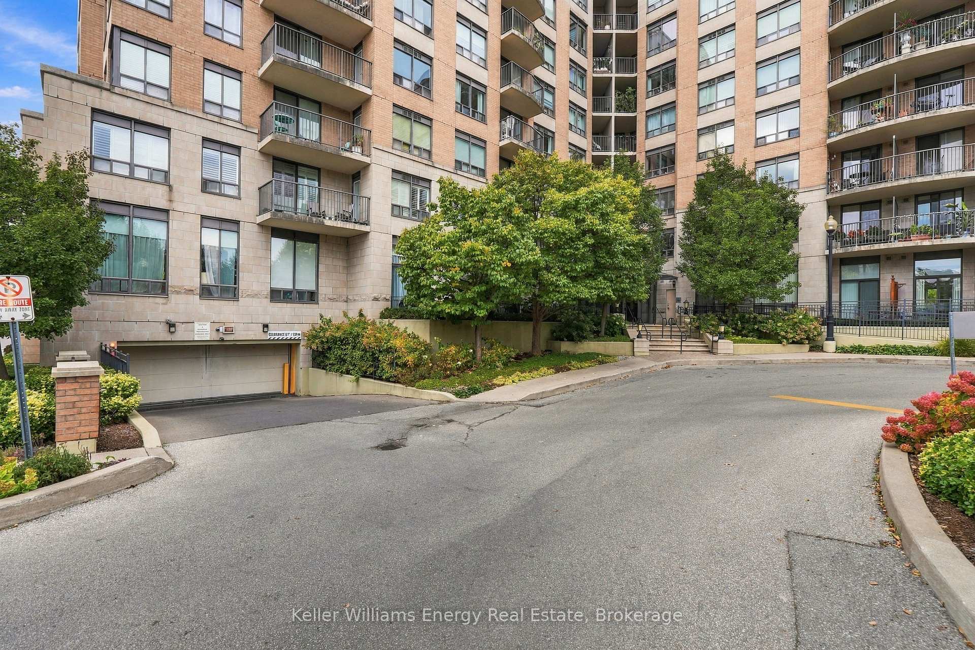 Photo 23 of Unit 402, 16 Dallimore Circle, North York, Banbury-Don Mills — HOMEH