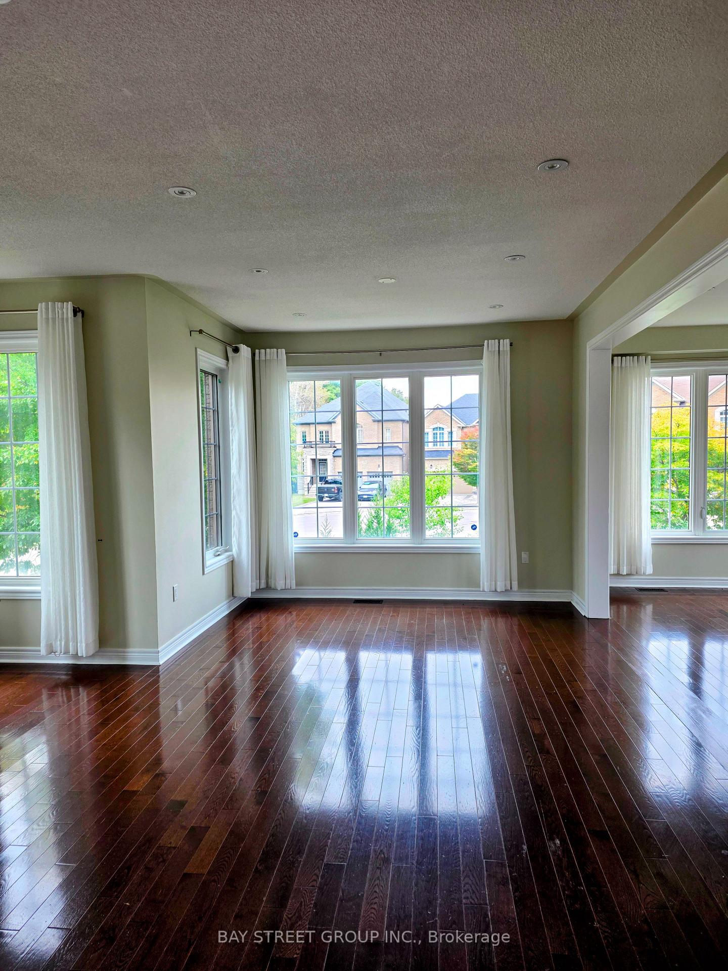 Photo 5 of 159 Riding Mountain Drive, Richmond Hill, Jefferson — HOMEH