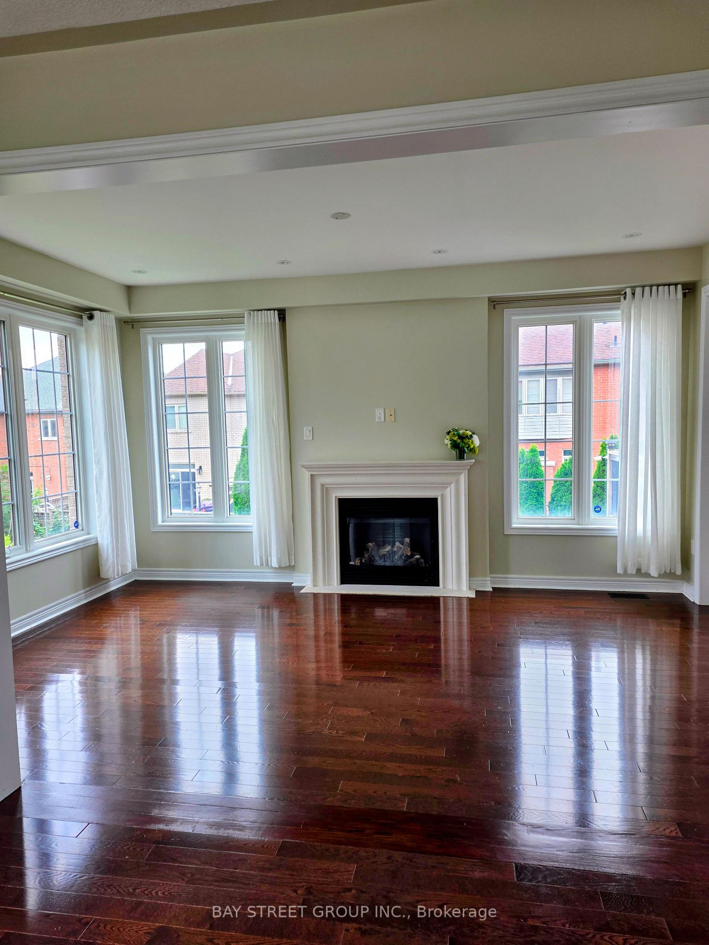 Photo 6 of 159 Riding Mountain Drive, Richmond Hill, Jefferson — HOMEH