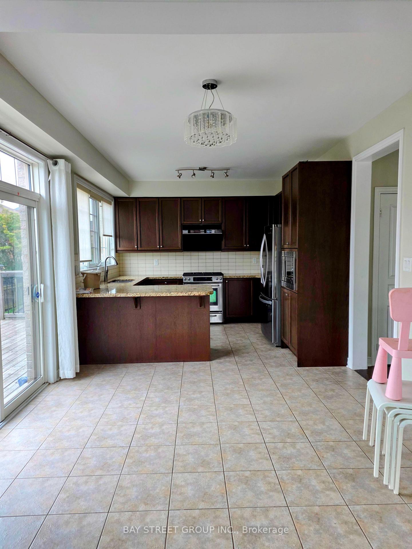 Photo 8 of 159 Riding Mountain Drive, Richmond Hill, Jefferson — HOMEH