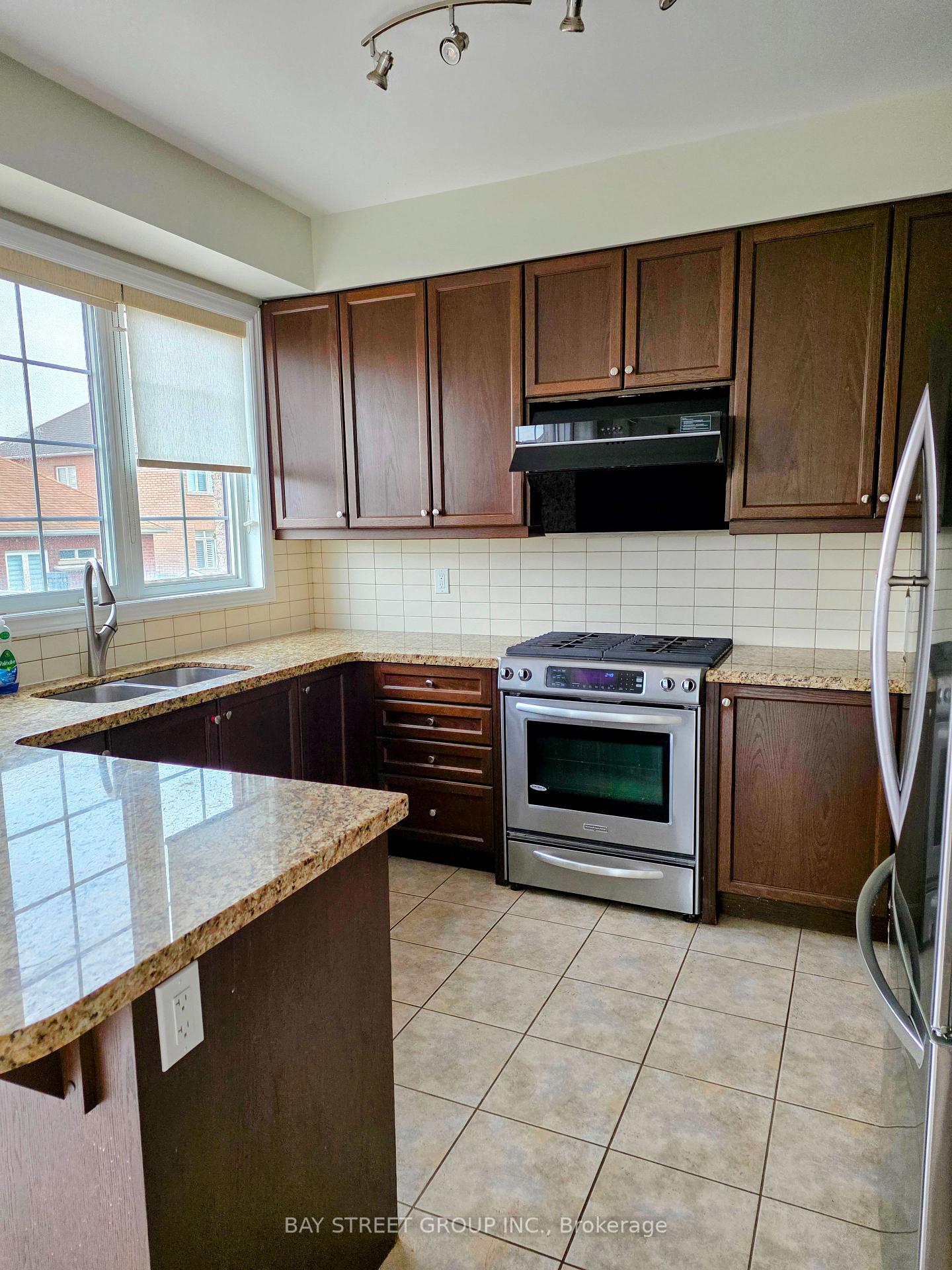 Photo 9 of 159 Riding Mountain Drive, Richmond Hill, Jefferson — HOMEH