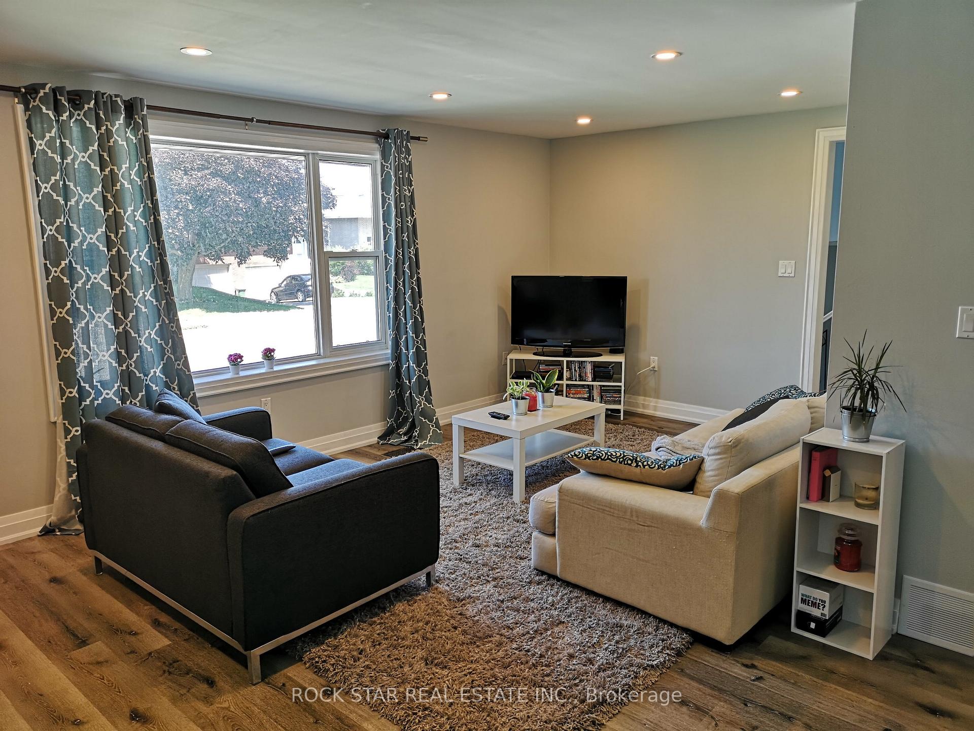 Photo 2 of Unit Main, 258 Carson Drive, Hamilton, Lisgar — HOMEH