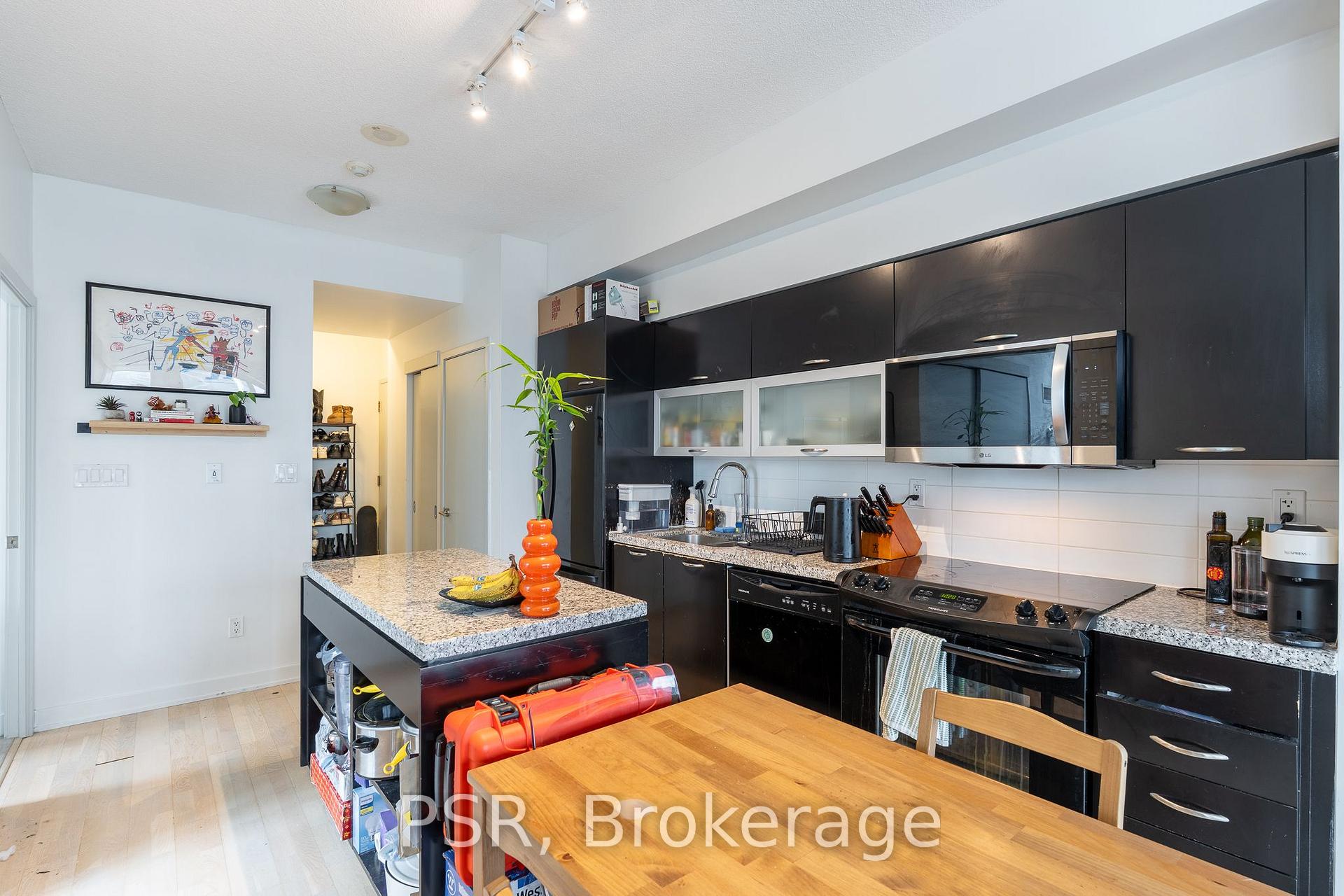 Photo 5 of Unit 1803, 126 Simcoe Street, Toronto, Waterfront Communities — HOMEH