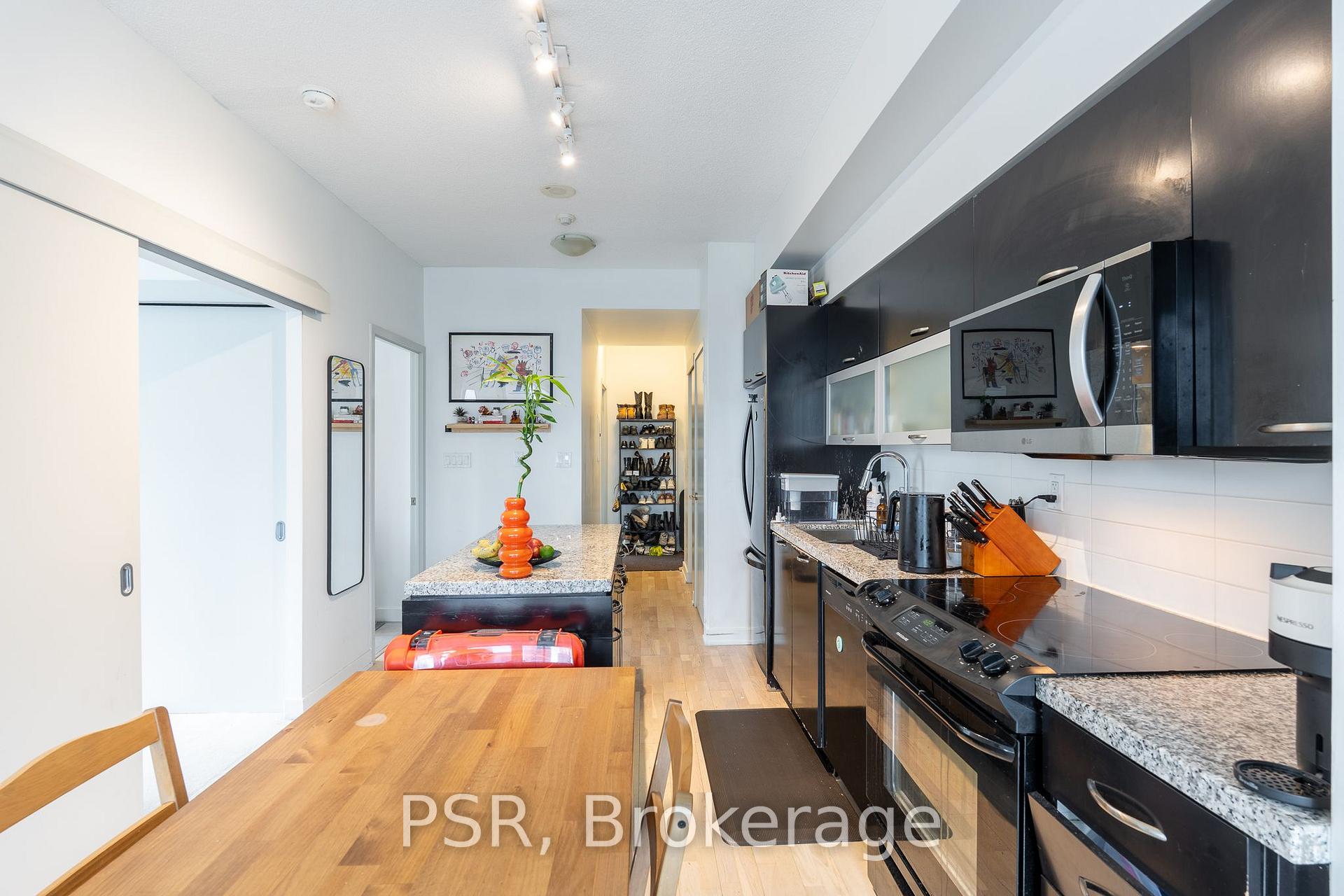 Photo 6 of Unit 1803, 126 Simcoe Street, Toronto, Waterfront Communities — HOMEH