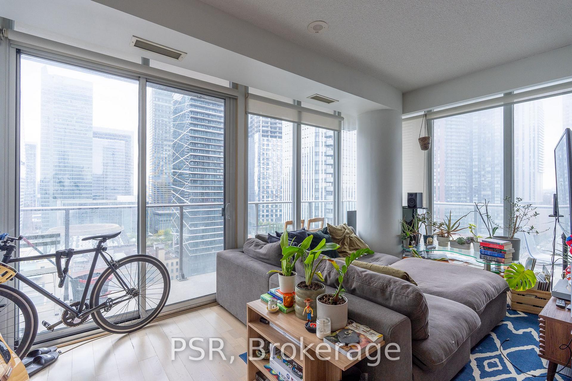 Photo 7 of Unit 1803, 126 Simcoe Street, Toronto, Waterfront Communities — HOMEH