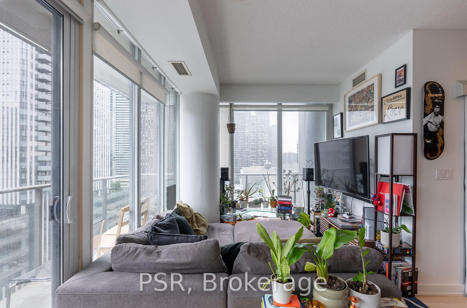 Photo 8 of Unit 1803, 126 Simcoe Street, Toronto, Waterfront Communities — HOMEH