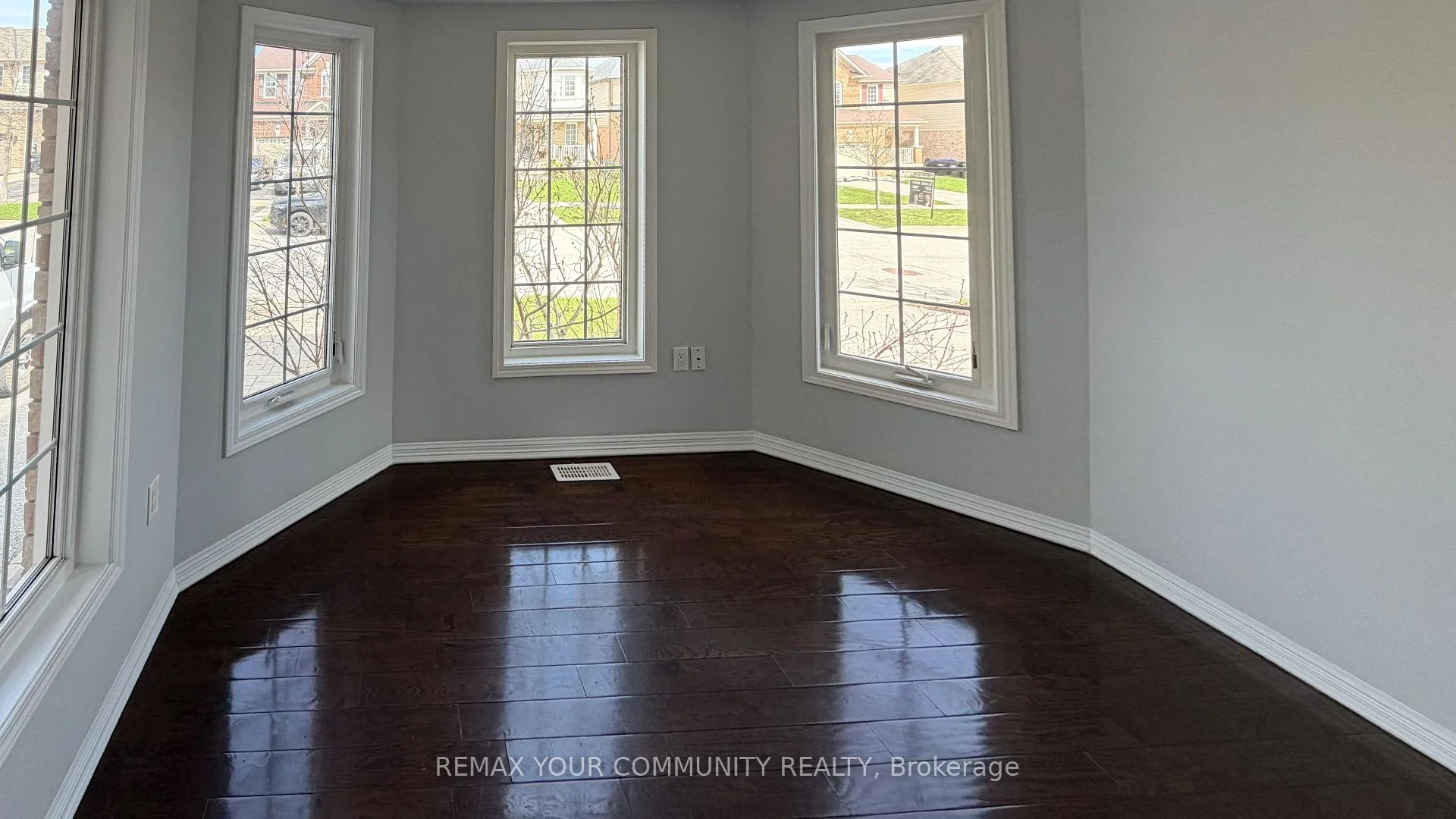 Photo 32 of 18 Gordon Drive, New Tecumseth, Alliston — HOMEH