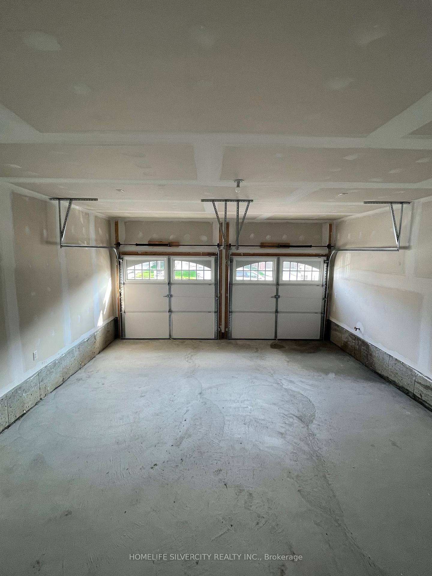 Photo 3 of 67 Ten Pines Road, Vaughan, Kleinburg — HOMEH