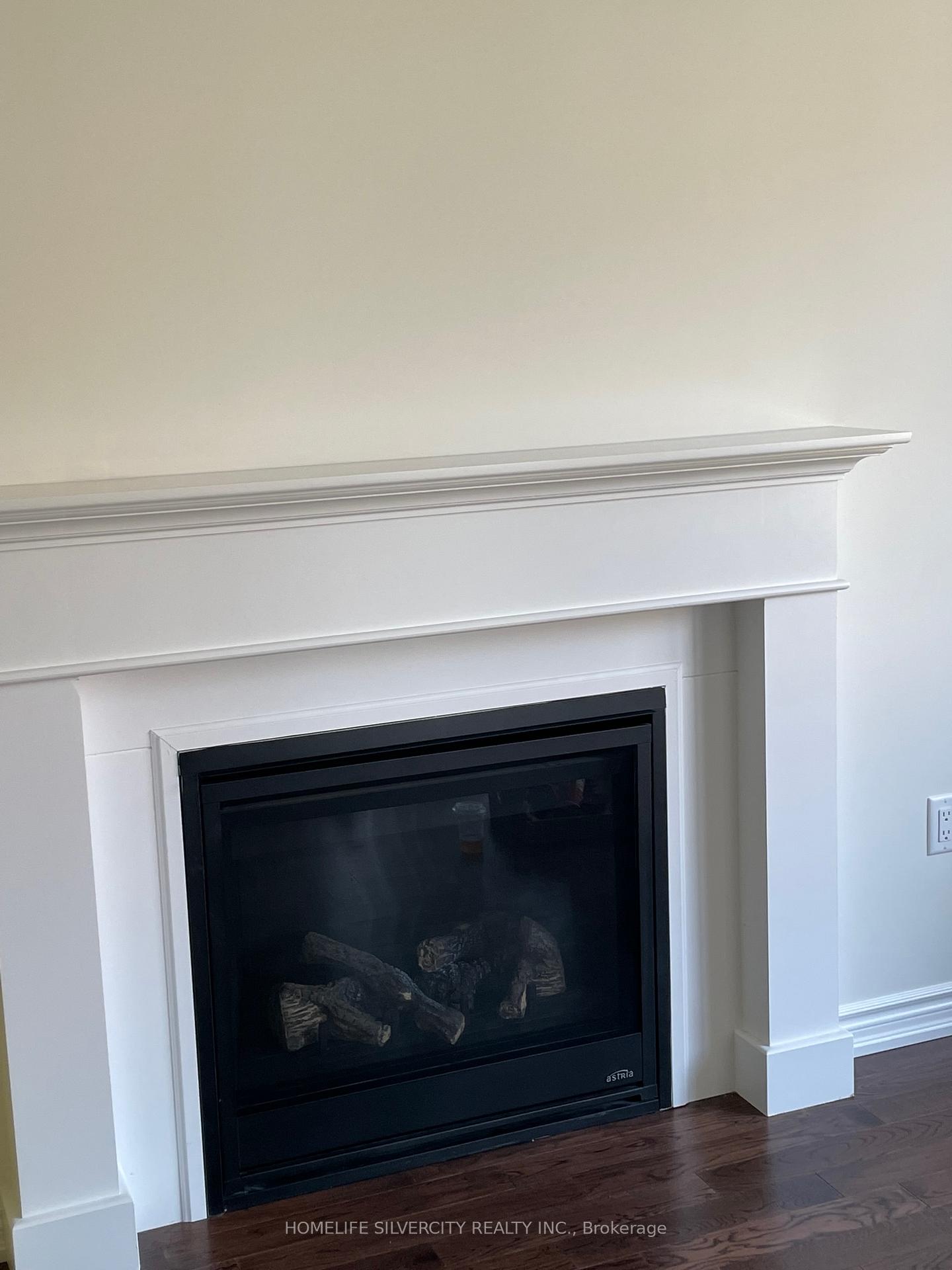 Photo 5 of 67 Ten Pines Road, Vaughan, Kleinburg — HOMEH