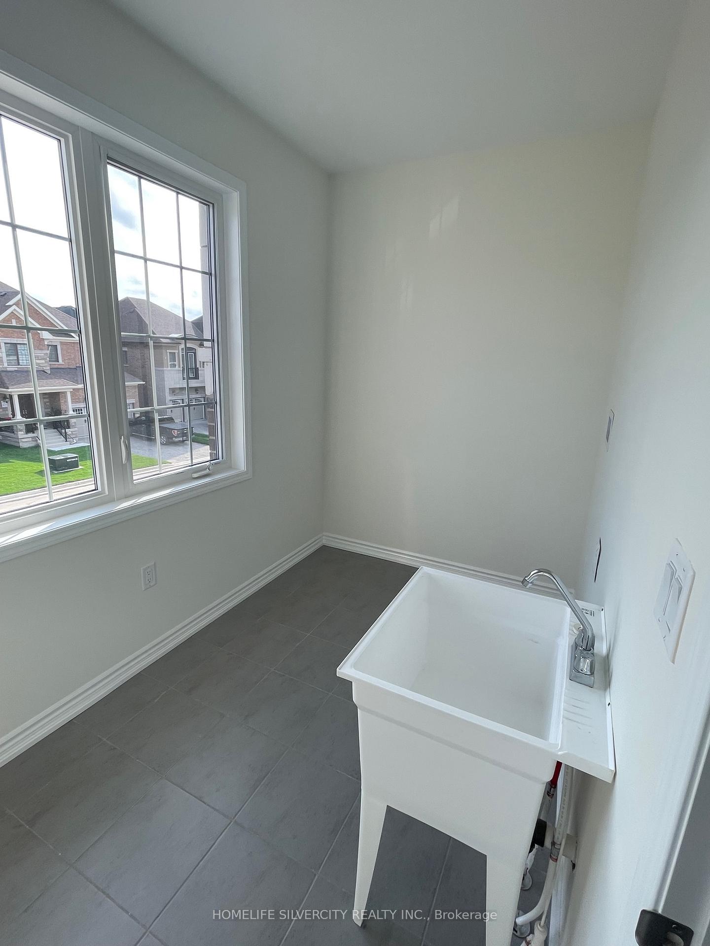 Photo 23 of 67 Ten Pines Road, Vaughan, Kleinburg — HOMEH