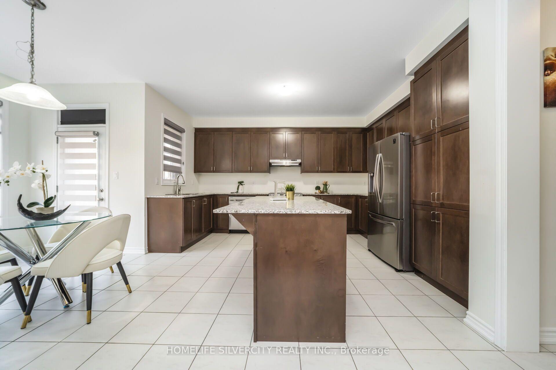 Photo 24 of 67 Ten Pines Road, Vaughan, Kleinburg — HOMEH