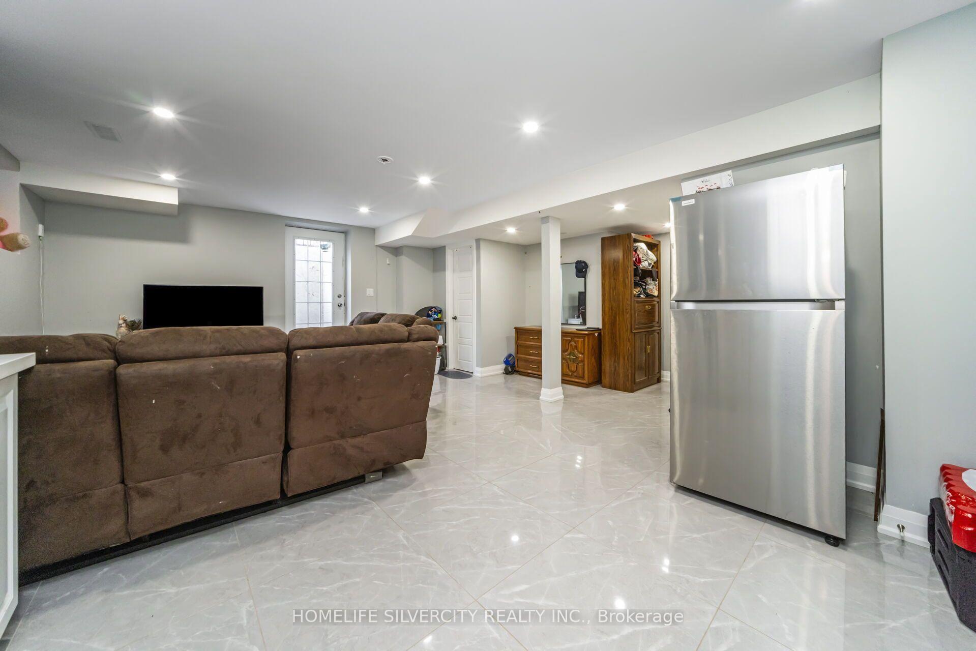 Photo 63 of 67 Ten Pines Road, Vaughan, Kleinburg — HOMEH