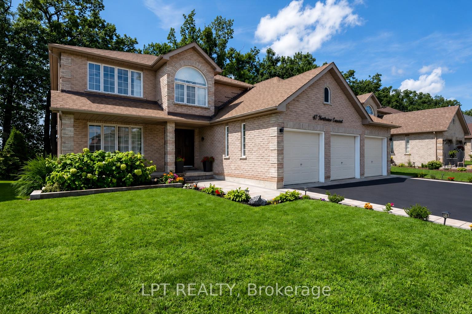 Photo 2 of 47 Northview Crescent, Barrie, Northwest — HOMEH