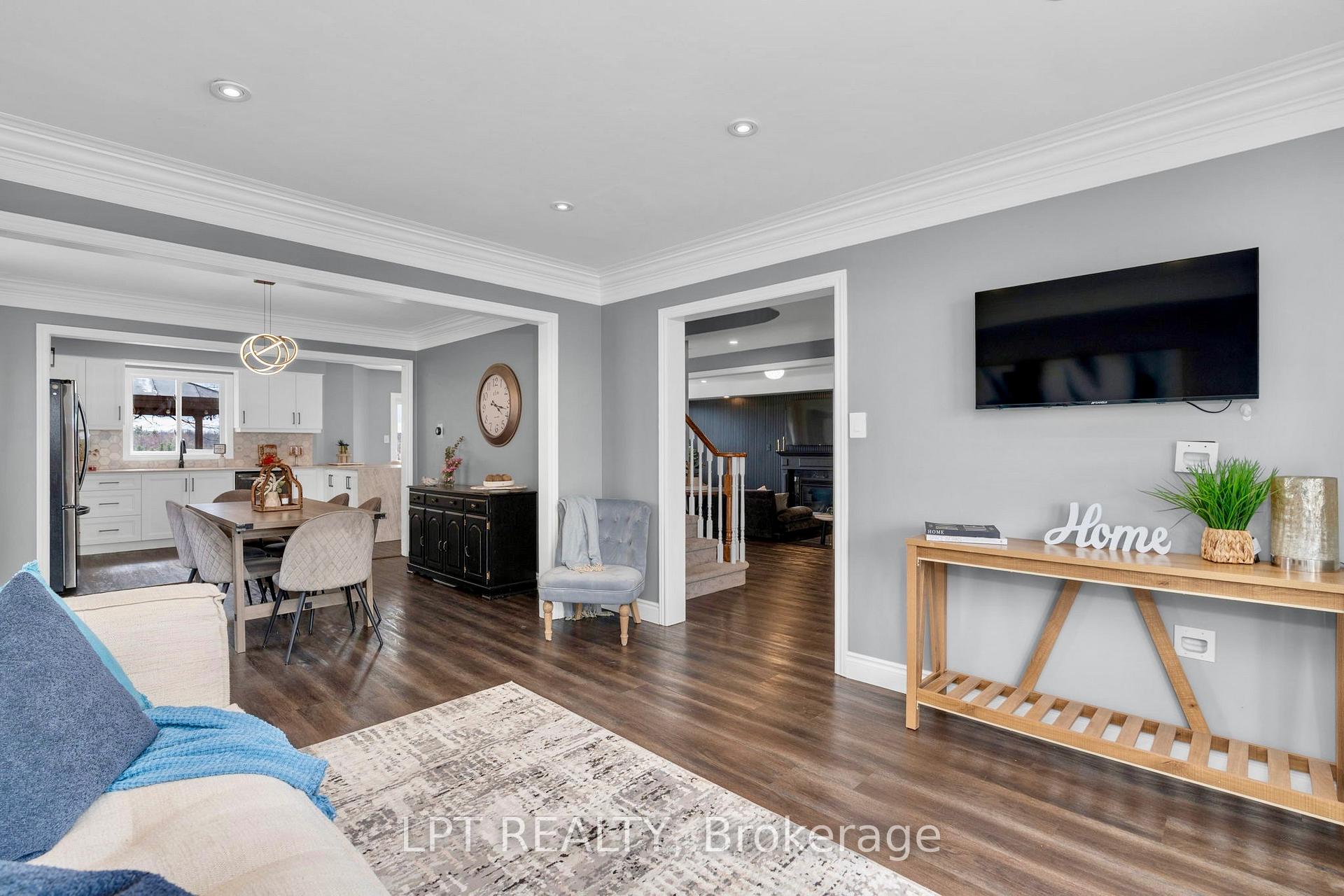 Photo 5 of 47 Northview Crescent, Barrie, Northwest — HOMEH